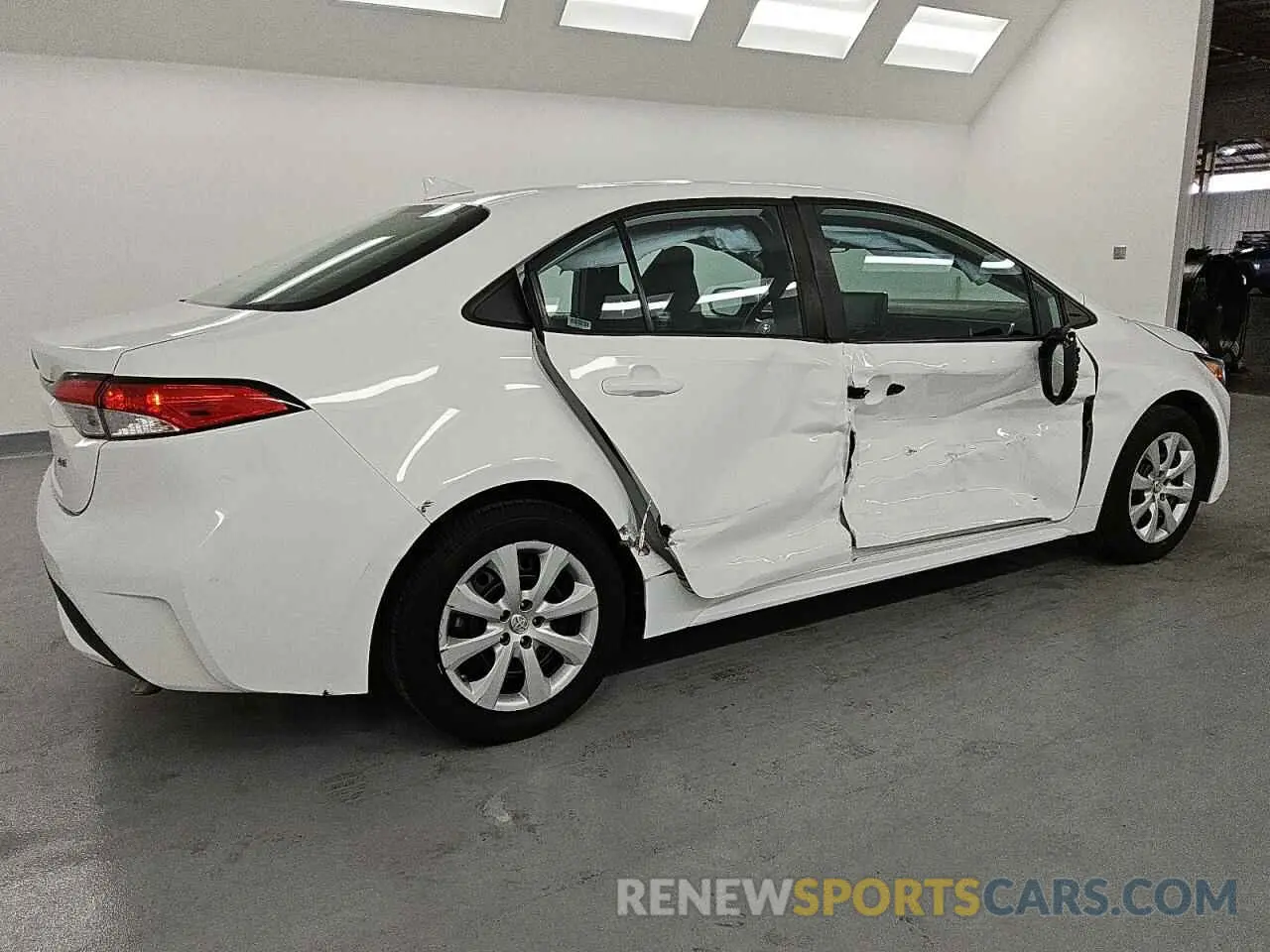 3 fotografías del automóvil dañado 5YFEPMAE1NP283587 TOYOTA COROLLA 2022