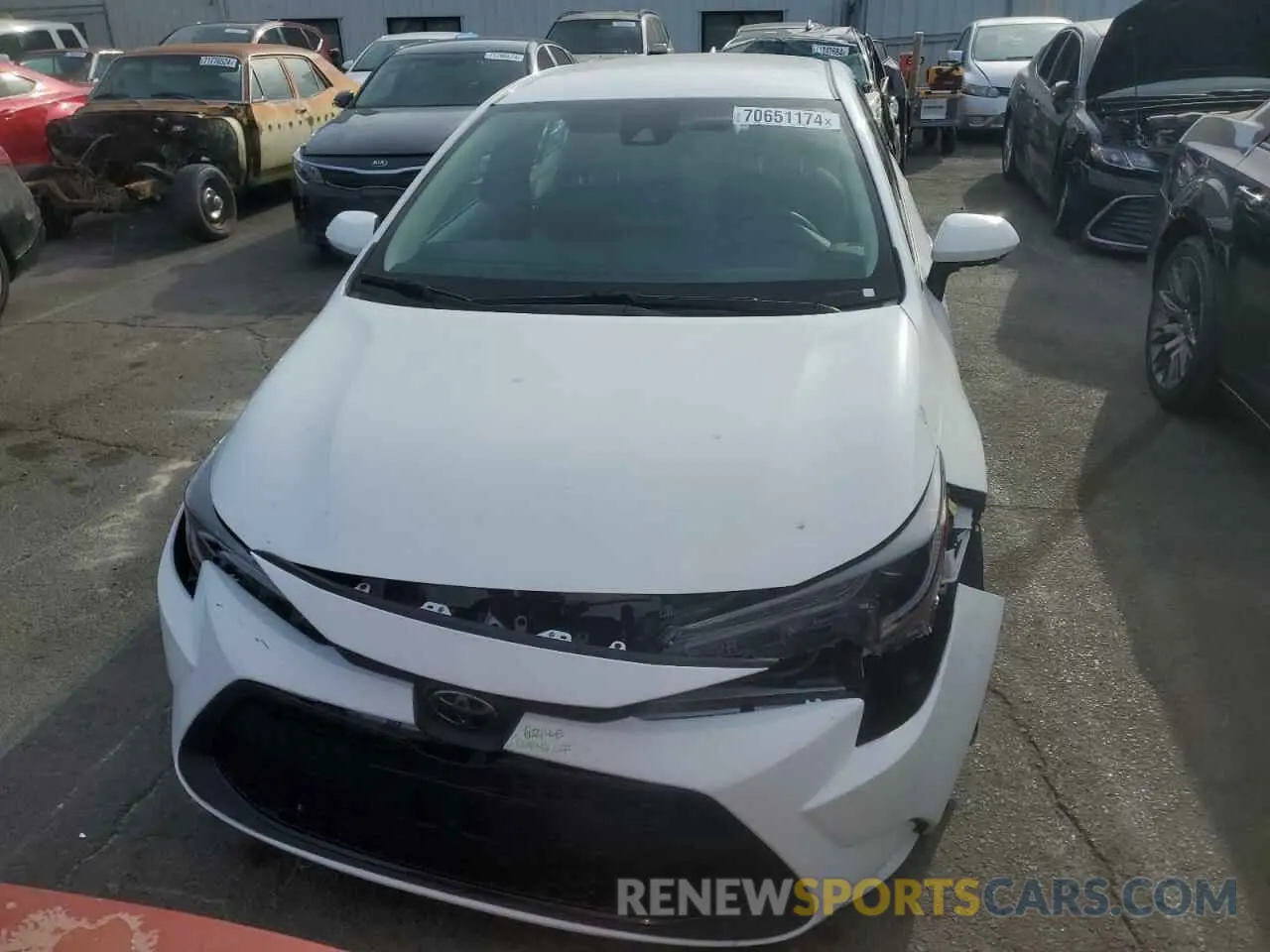 5 fotografías del automóvil dañado 5YFEPMAE1NP318208 TOYOTA COROLLA 2022
