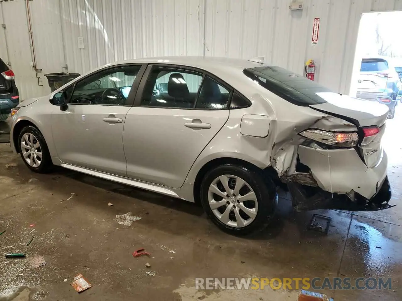 2 fotografías del automóvil dañado 5YFEPMAE1NP325742 TOYOTA COROLLA 2022