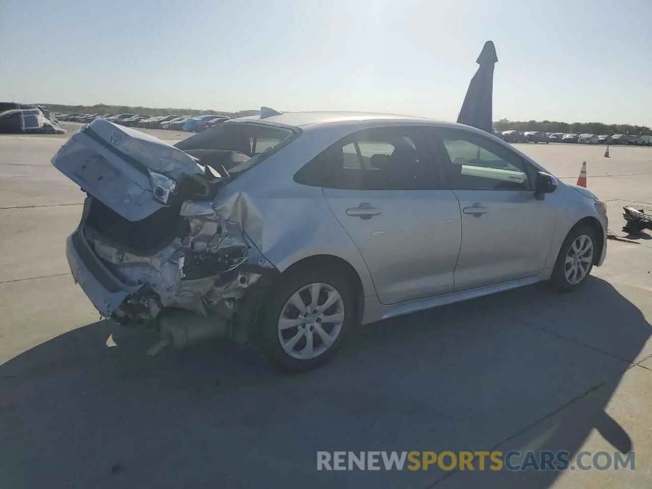 3 fotografías del automóvil dañado 5YFEPMAE1NP386752 TOYOTA COROLLA 2022