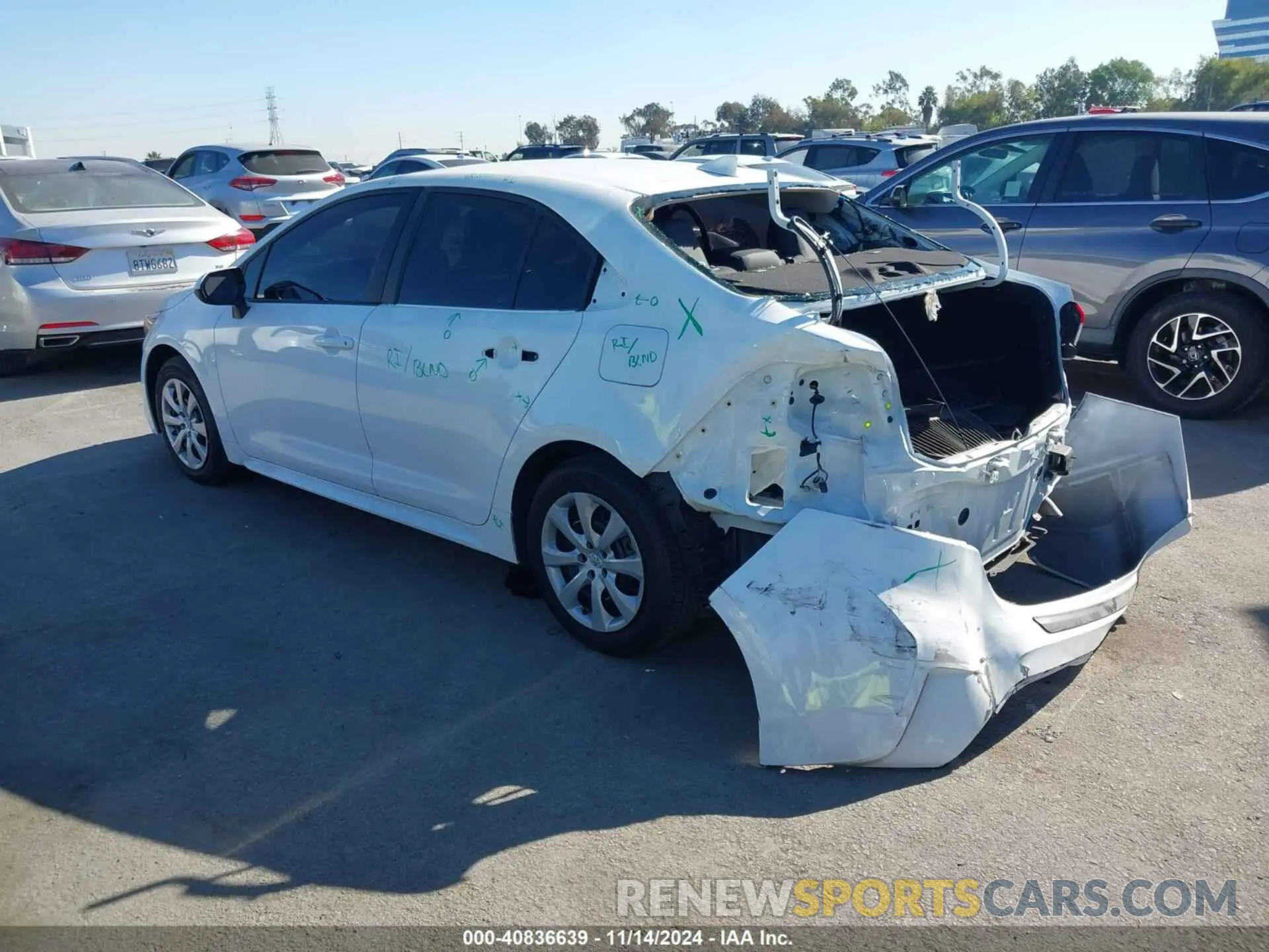 3 fotografías del automóvil dañado 5YFEPMAE2NP285946 TOYOTA COROLLA 2022