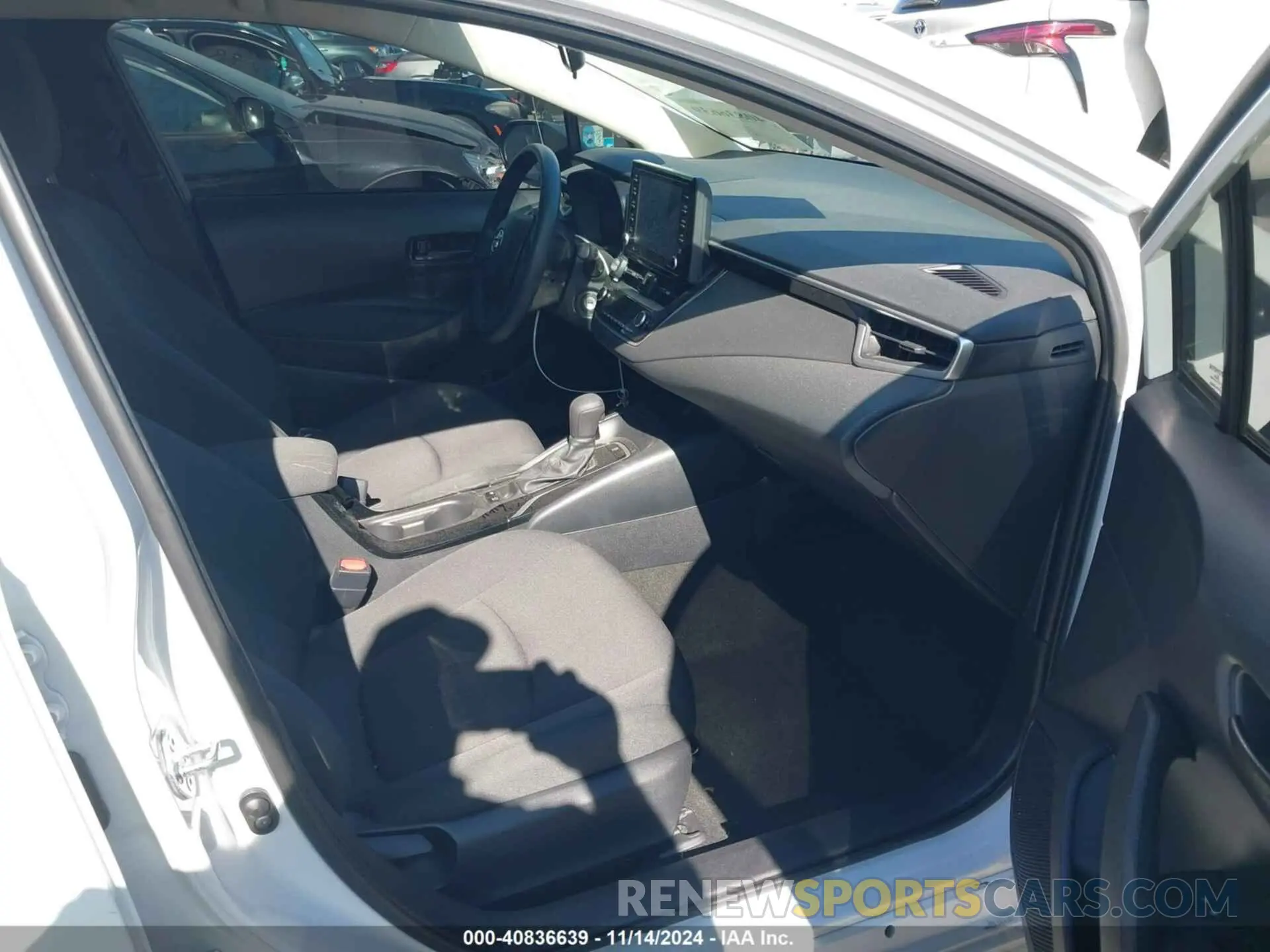 5 fotografías del automóvil dañado 5YFEPMAE2NP285946 TOYOTA COROLLA 2022