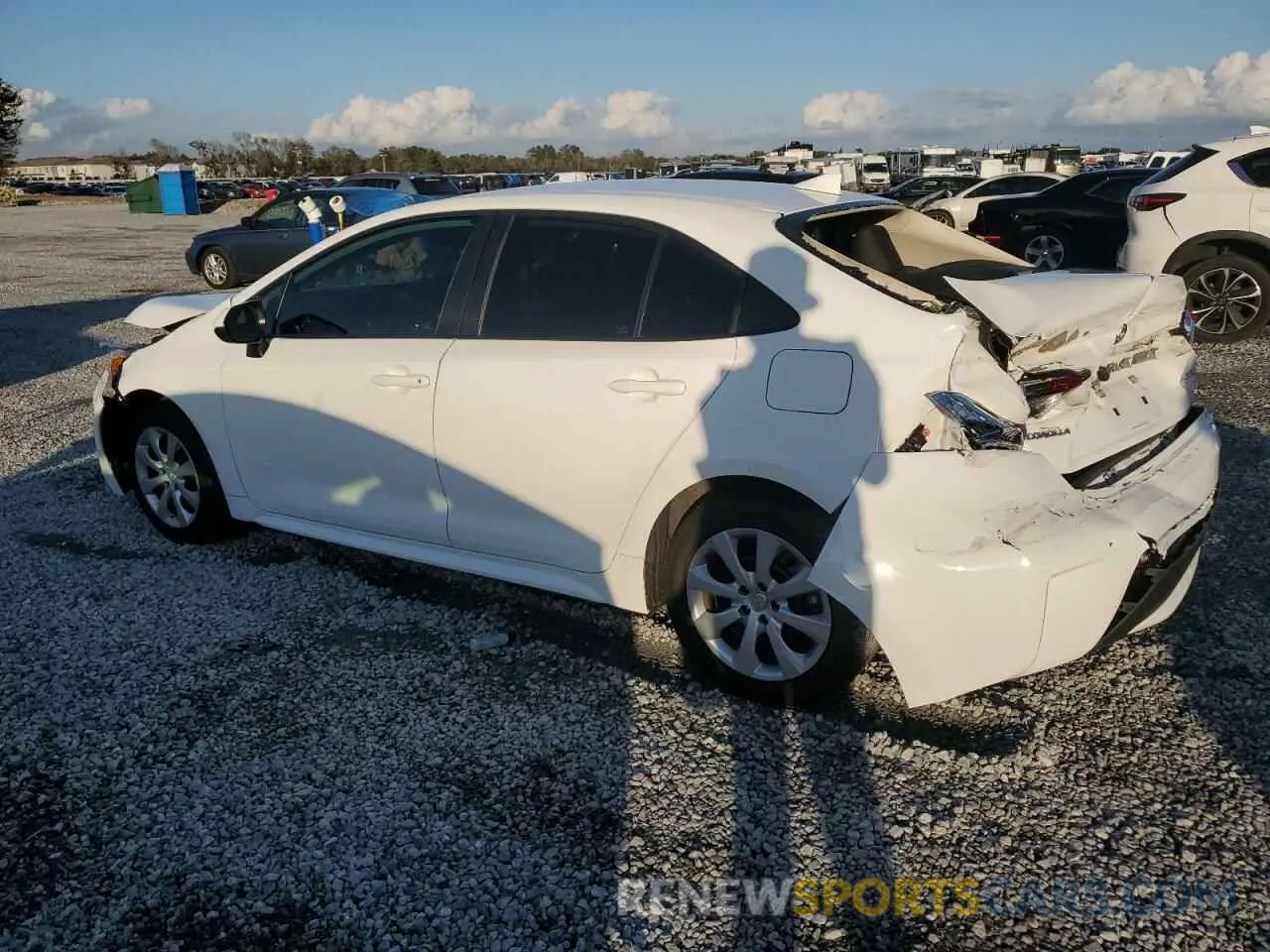 2 fotografías del automóvil dañado 5YFEPMAE2NP299538 TOYOTA COROLLA 2022