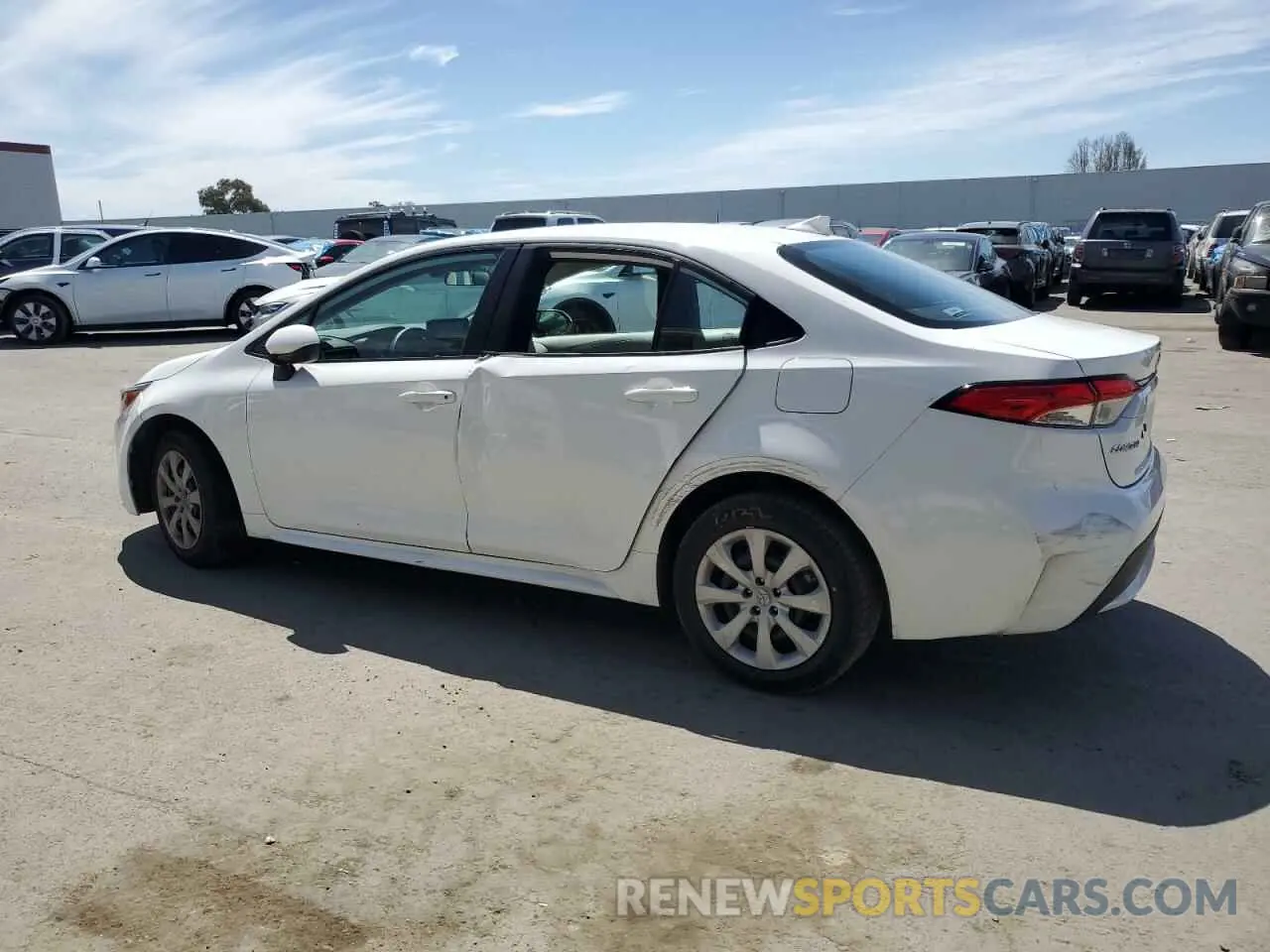 2 fotografías del automóvil dañado 5YFEPMAE2NP349306 TOYOTA COROLLA 2022