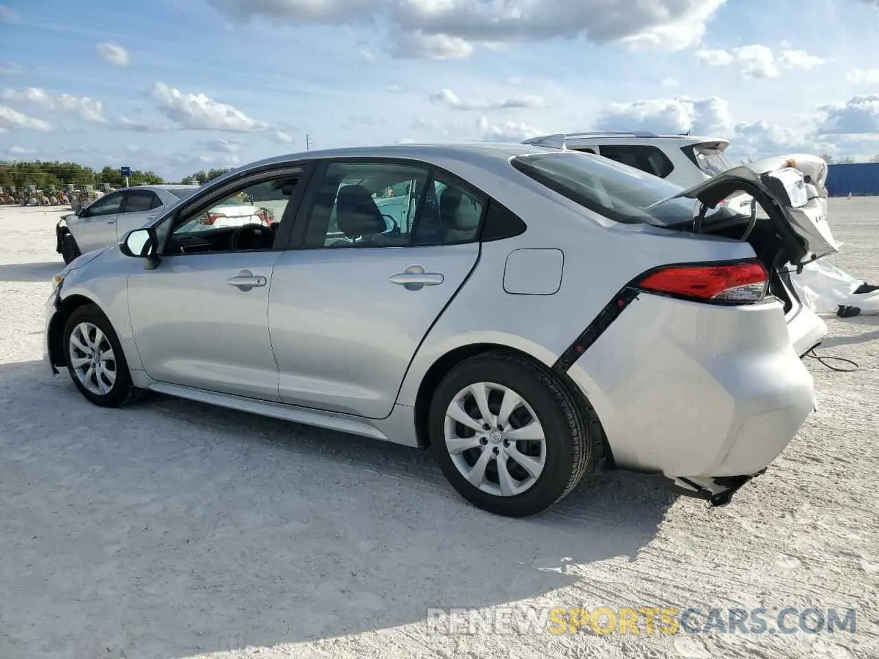 2 fotografías del automóvil dañado 5YFEPMAE3NP295675 TOYOTA COROLLA 2022