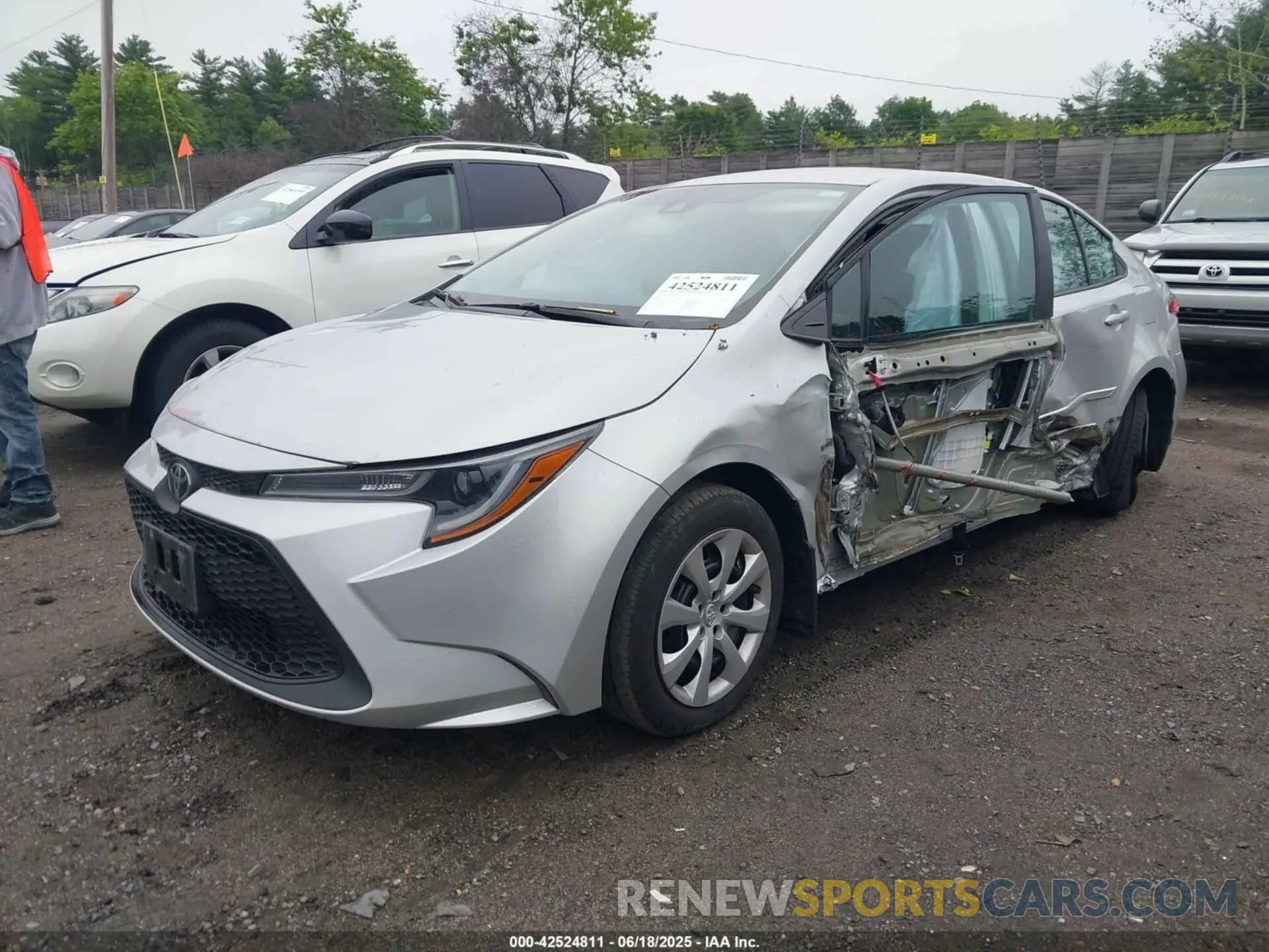 2 fotografías del automóvil dañado 5YFEPMAE3NP312751 TOYOTA COROLLA 2022