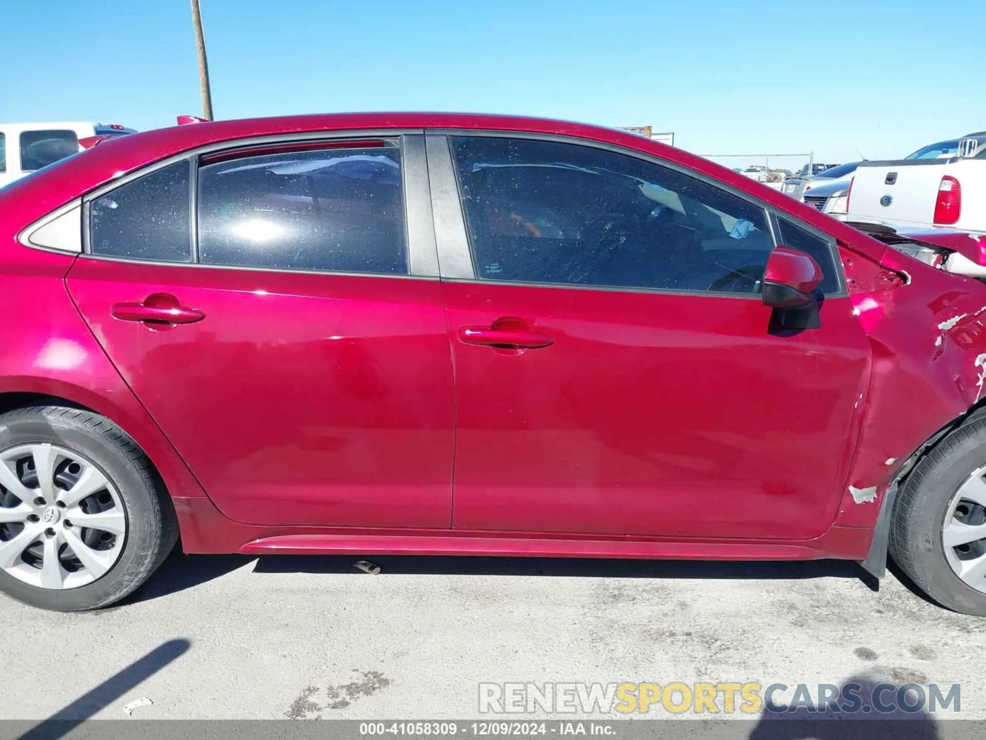 13 fotografías del automóvil dañado 5YFEPMAE3NP333647 TOYOTA COROLLA 2022