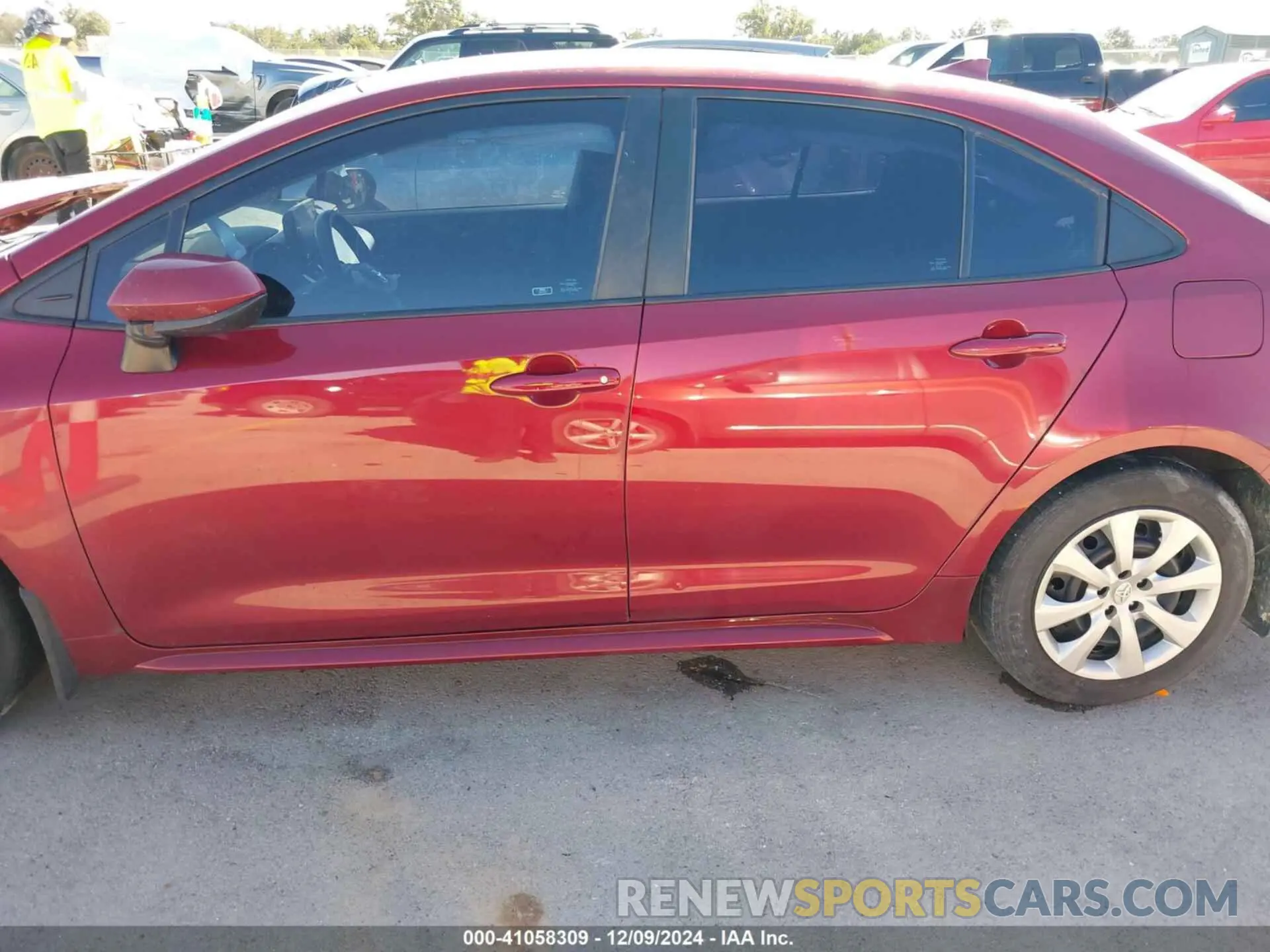 14 fotografías del automóvil dañado 5YFEPMAE3NP333647 TOYOTA COROLLA 2022