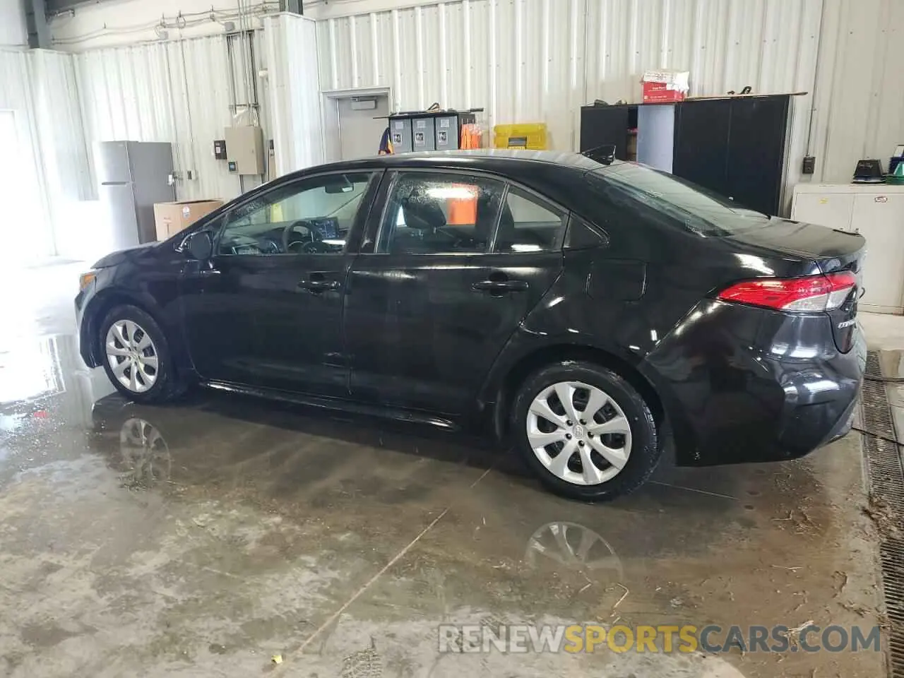 2 fotografías del automóvil dañado 5YFEPMAE3NP340050 TOYOTA COROLLA 2022