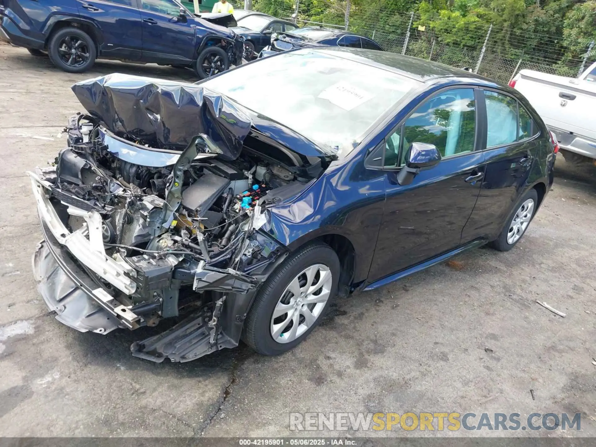 2 fotografías del automóvil dañado 5YFEPMAE3NP356037 TOYOTA COROLLA 2022
