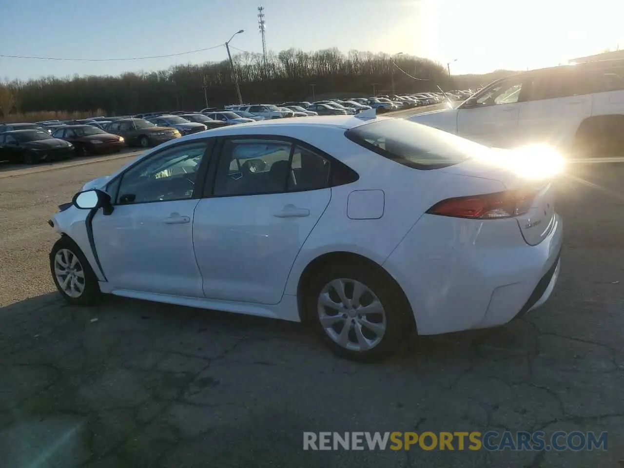 2 fotografías del automóvil dañado 5YFEPMAE3NP359276 TOYOTA COROLLA 2022