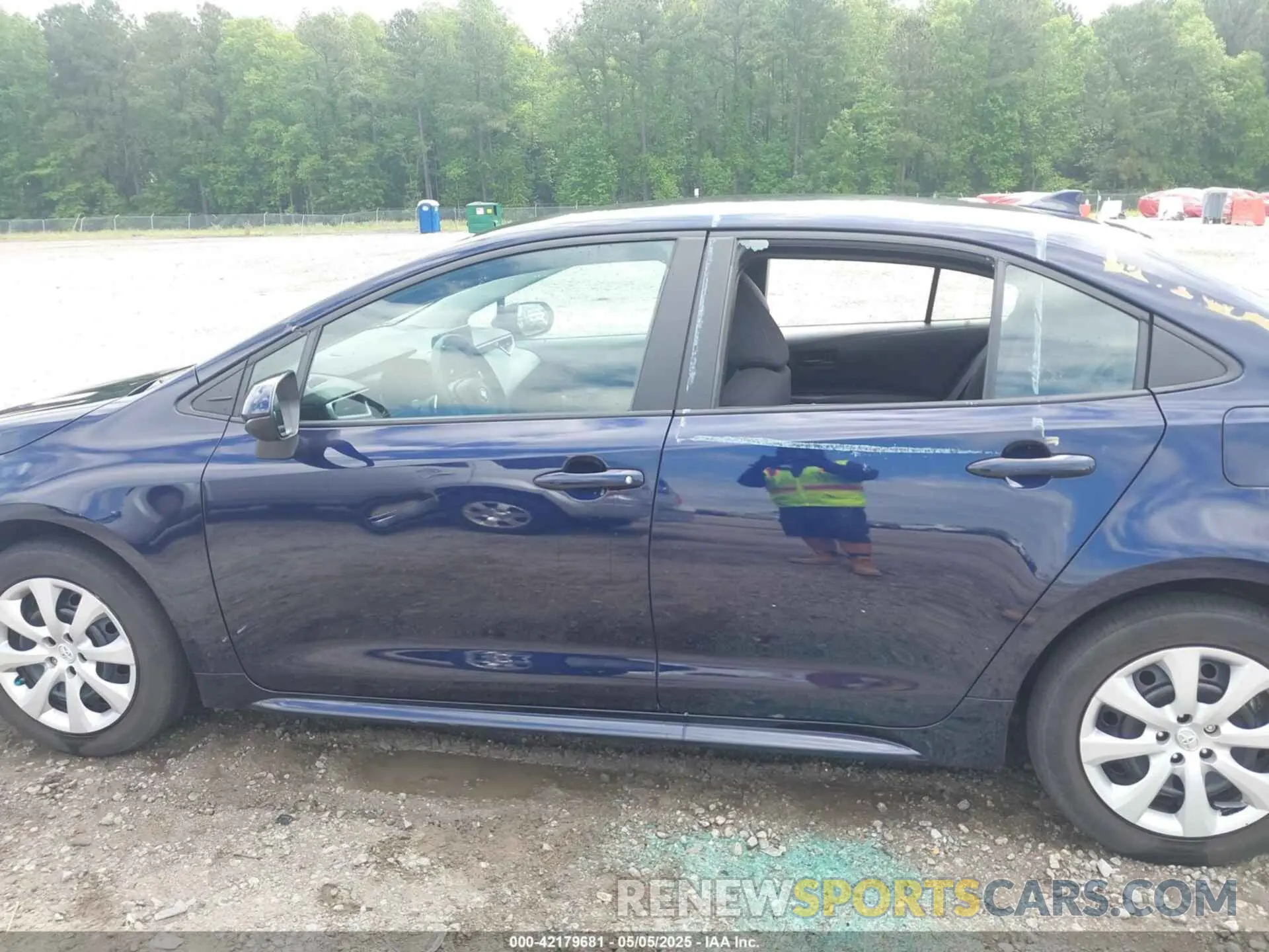 14 fotografías del automóvil dañado 5YFEPMAE3NP371086 TOYOTA COROLLA 2022