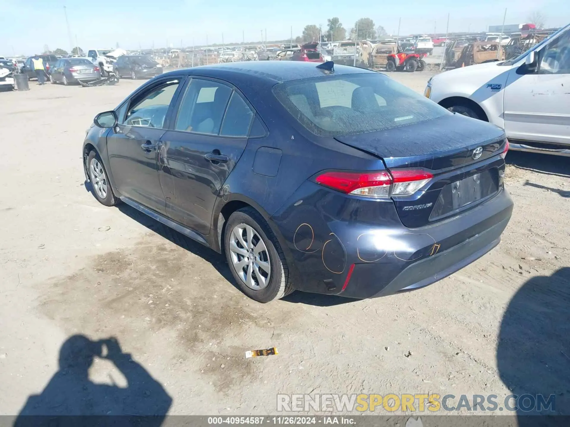 3 fotografías del automóvil dañado 5YFEPMAE3NP371783 TOYOTA COROLLA 2022