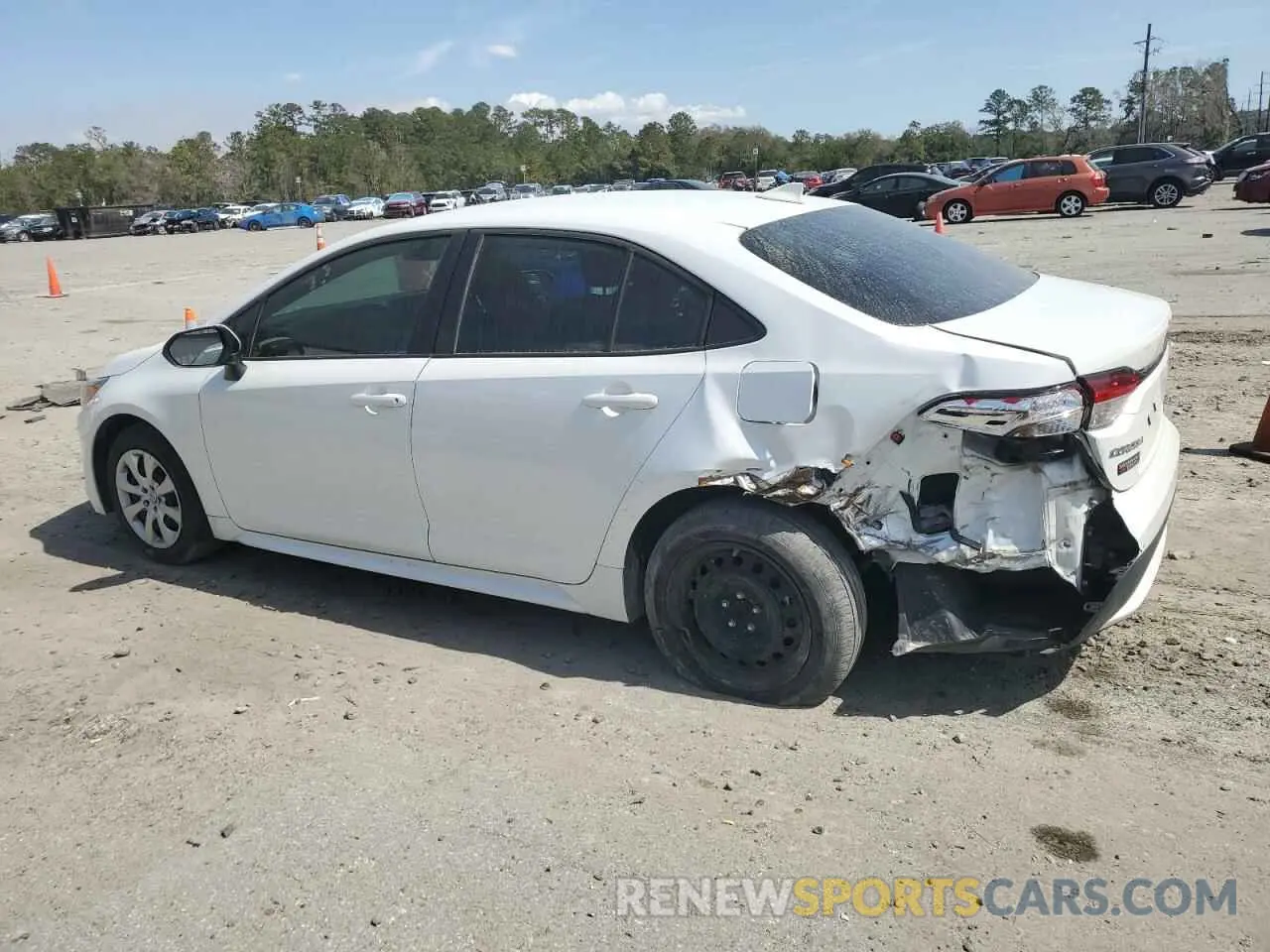 2 fotografías del automóvil dañado 5YFEPMAE4NP303847 TOYOTA COROLLA 2022