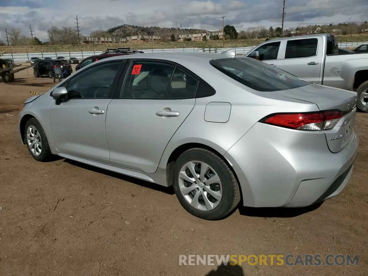2 fotografías del automóvil dañado 5YFEPMAE4NP316730 TOYOTA COROLLA 2022