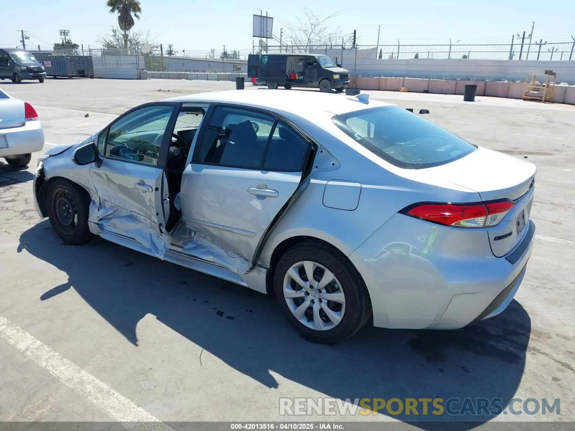 3 fotografías del automóvil dañado 5YFEPMAE4NP353356 TOYOTA COROLLA 2022