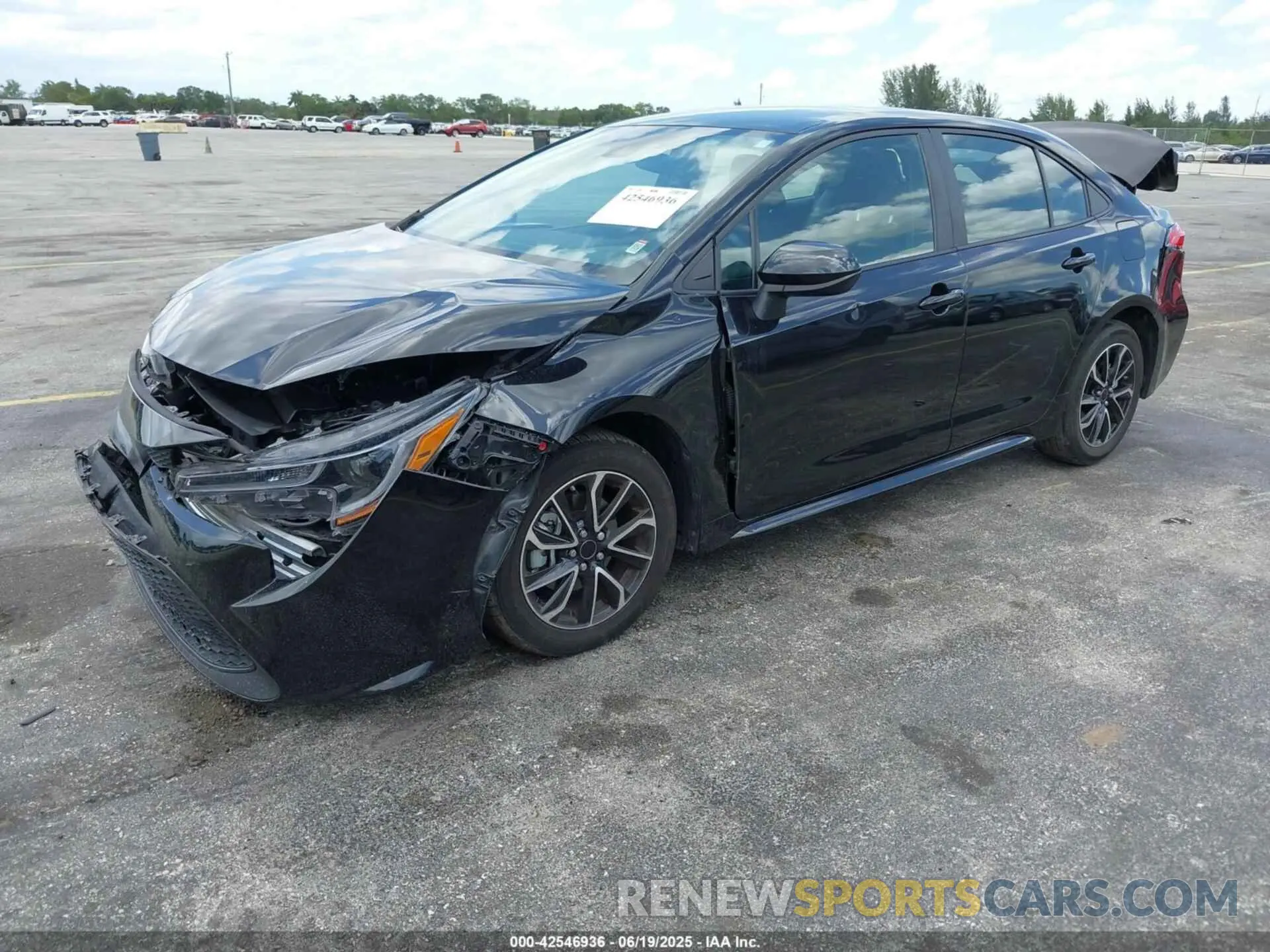 2 fotografías del automóvil dañado 5YFEPMAE4NP381724 TOYOTA COROLLA 2022