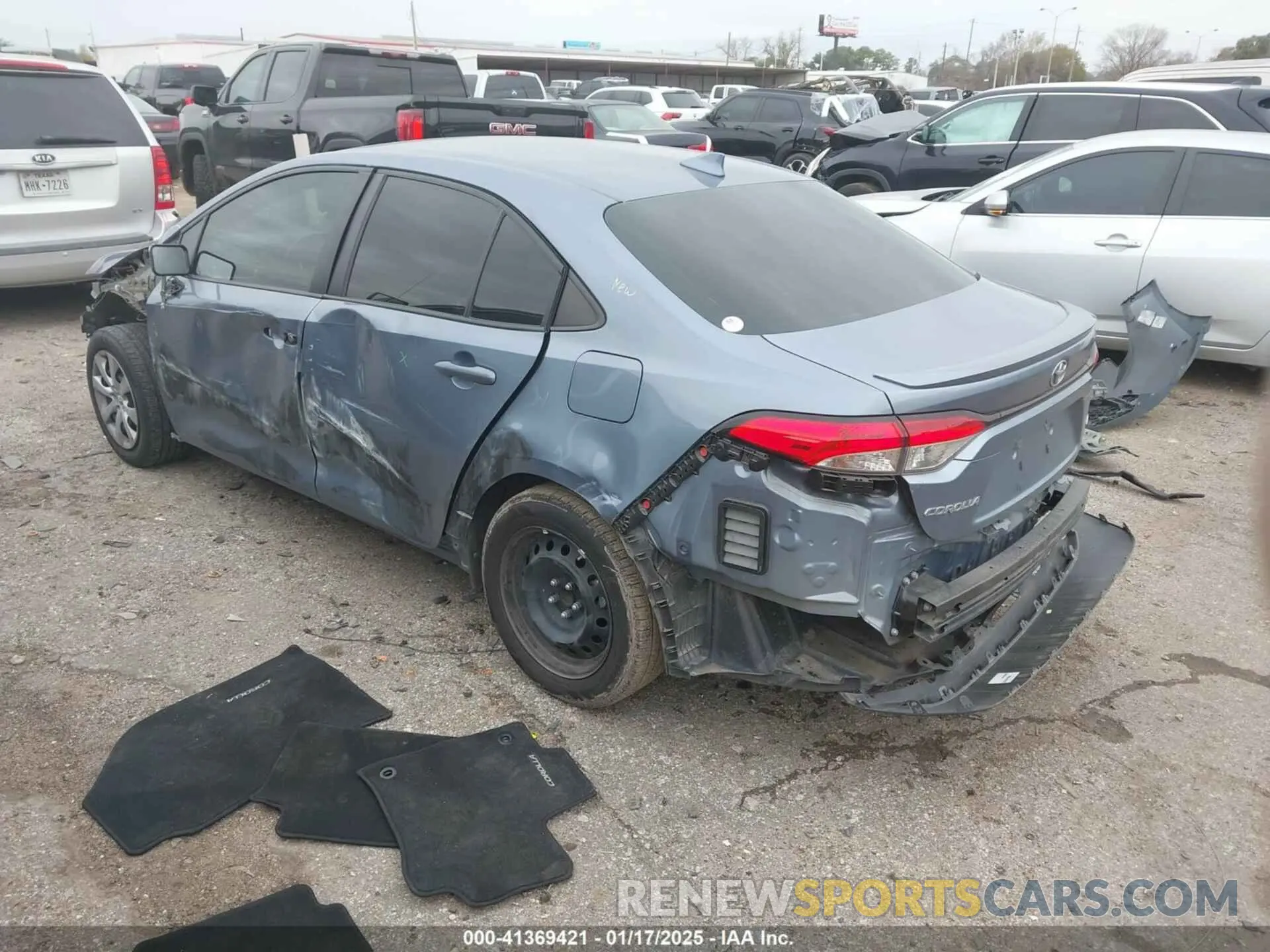 3 fotografías del automóvil dañado 5YFEPMAE5NP305347 TOYOTA COROLLA 2022