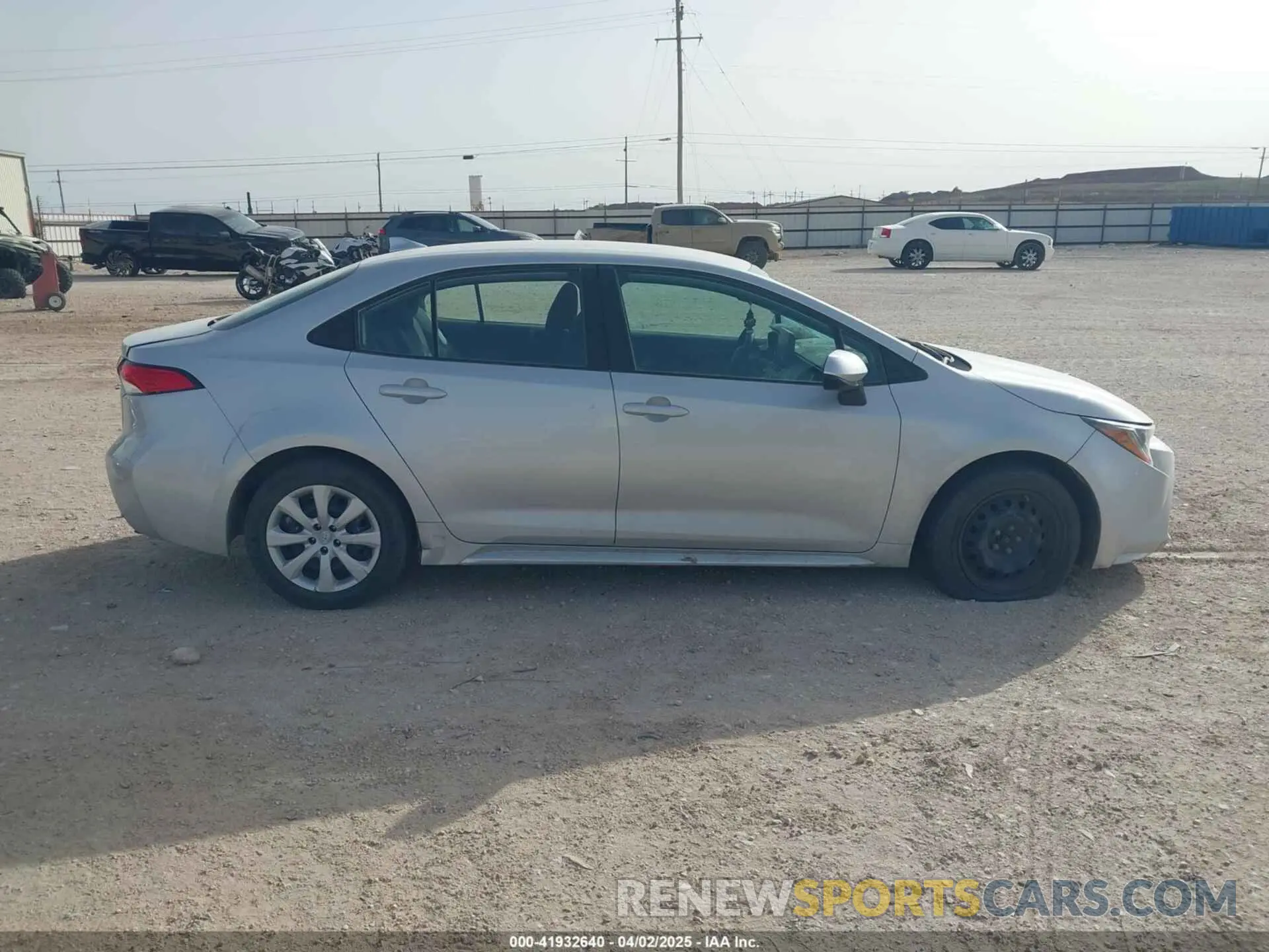 12 fotografías del automóvil dañado 5YFEPMAE5NP358937 TOYOTA COROLLA 2022
