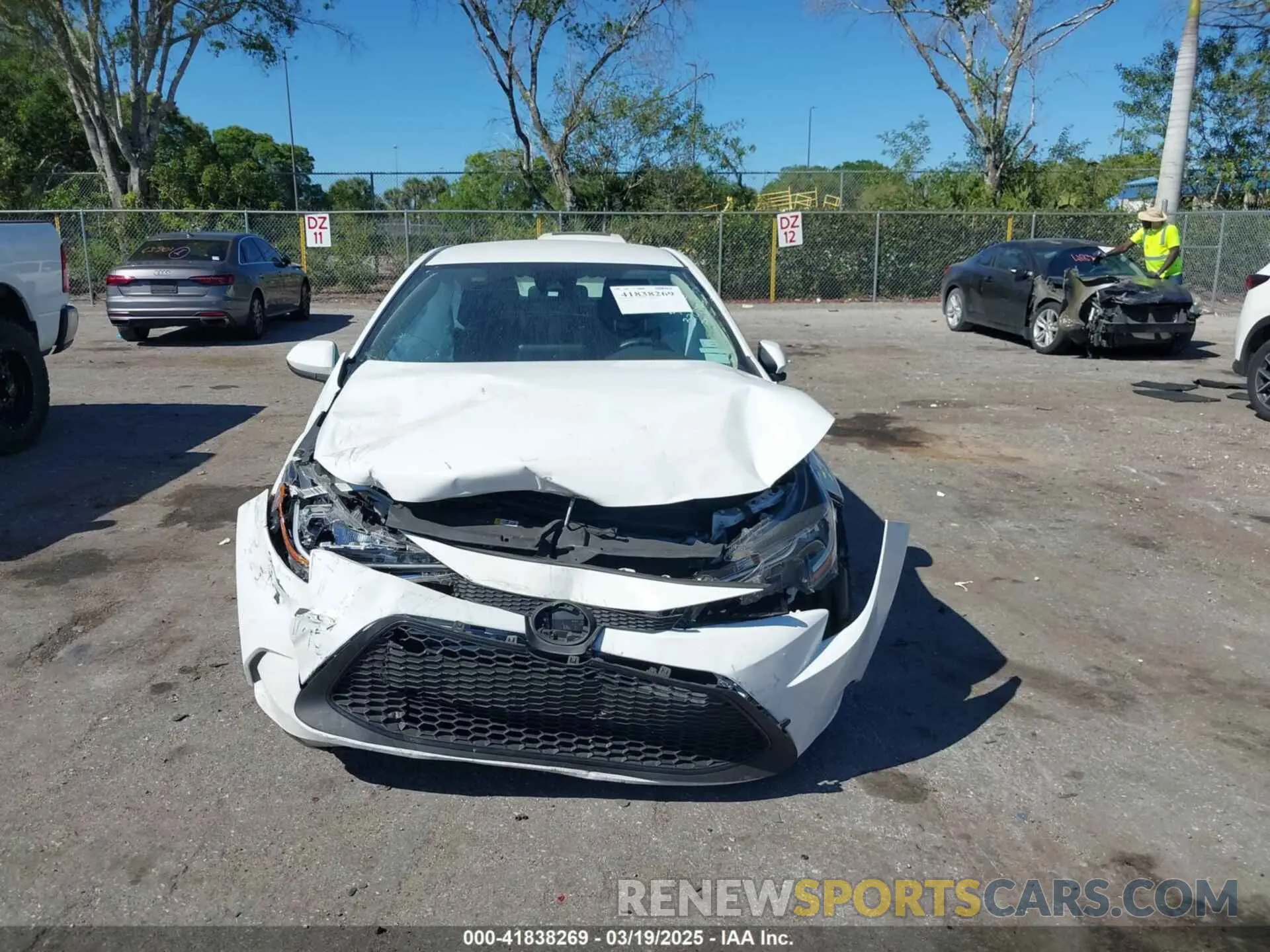 11 fotografías del automóvil dañado 5YFEPMAE5NP370179 TOYOTA COROLLA 2022