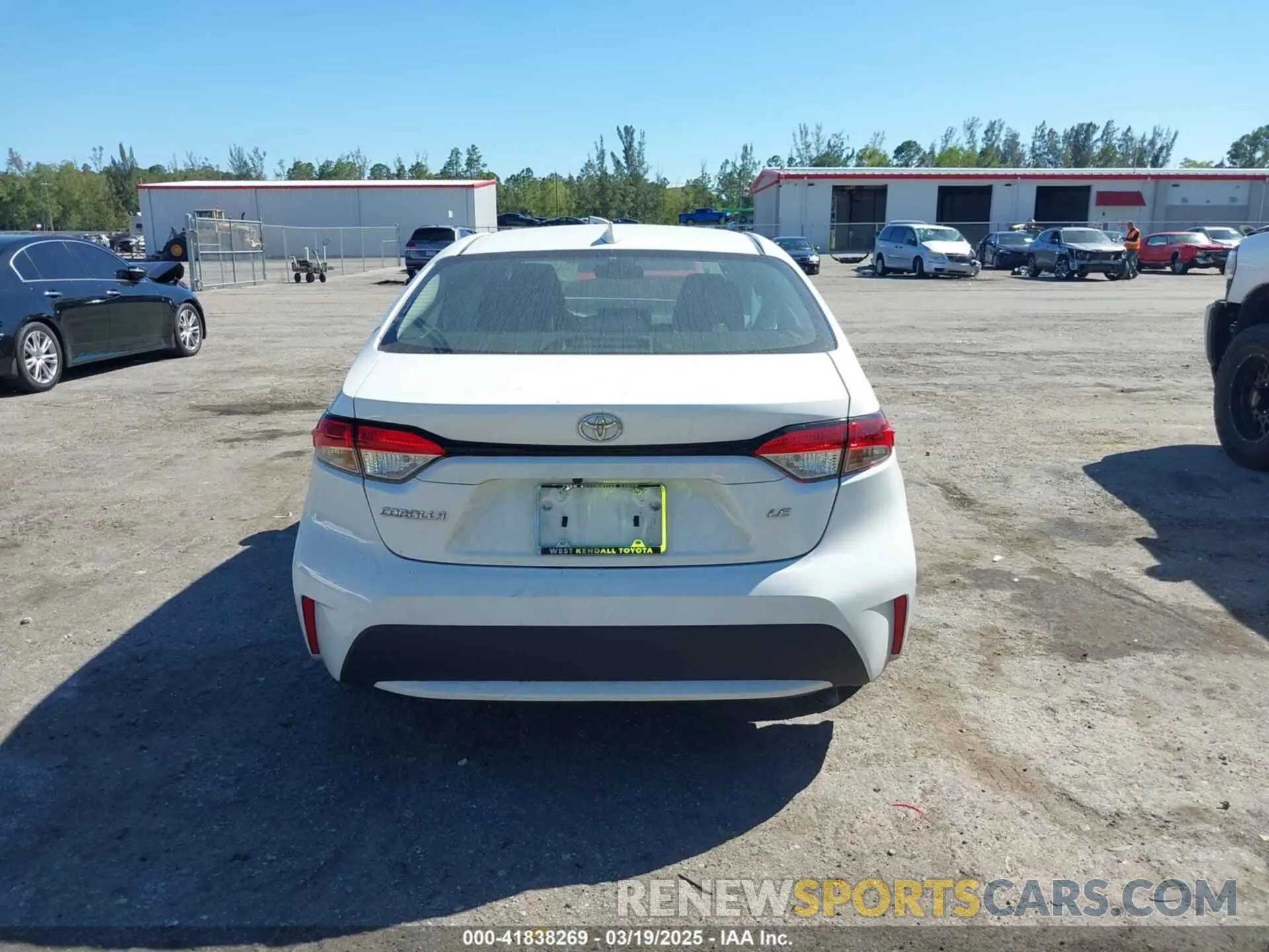 15 fotografías del automóvil dañado 5YFEPMAE5NP370179 TOYOTA COROLLA 2022