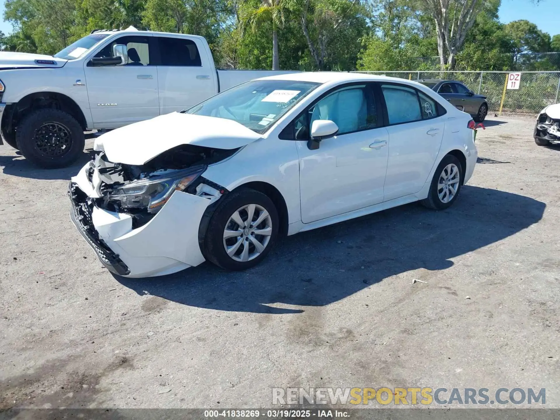 2 fotografías del automóvil dañado 5YFEPMAE5NP370179 TOYOTA COROLLA 2022