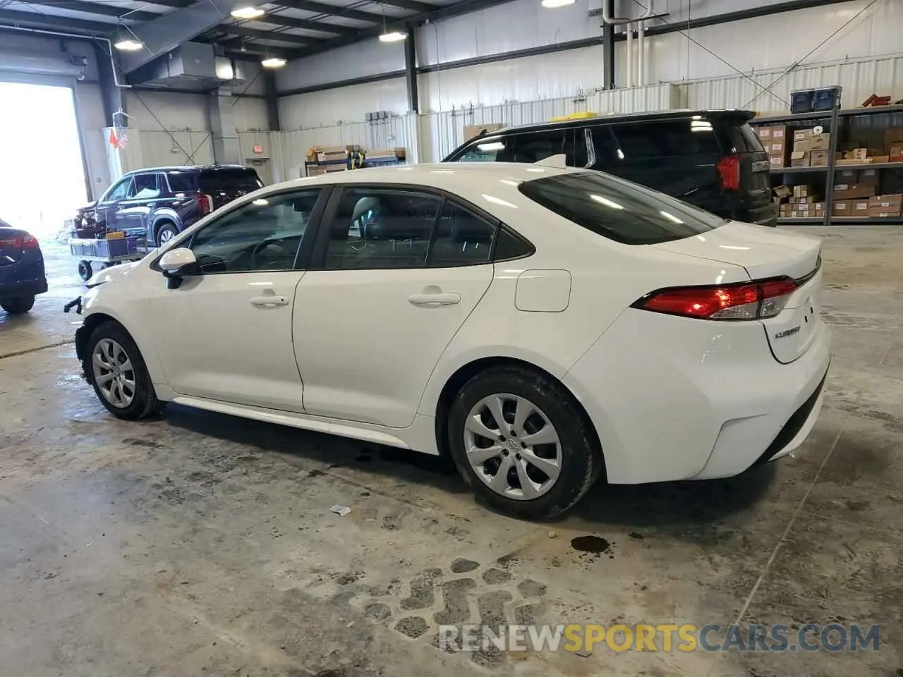 2 fotografías del automóvil dañado 5YFEPMAE5NP381182 TOYOTA COROLLA 2022
