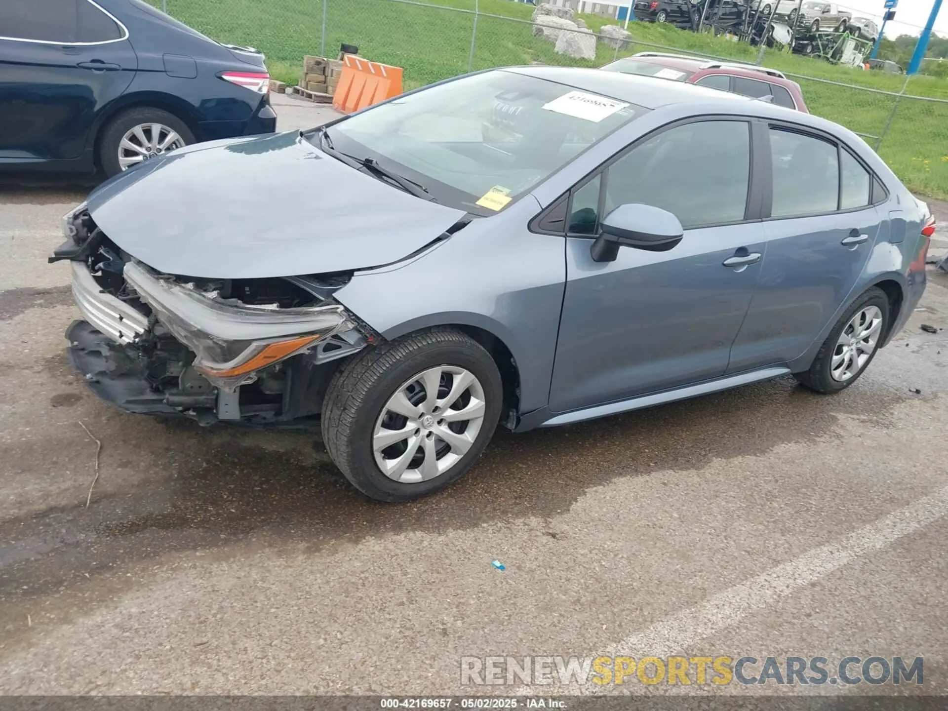 2 fotografías del automóvil dañado 5YFEPMAE6NP272293 TOYOTA COROLLA 2022