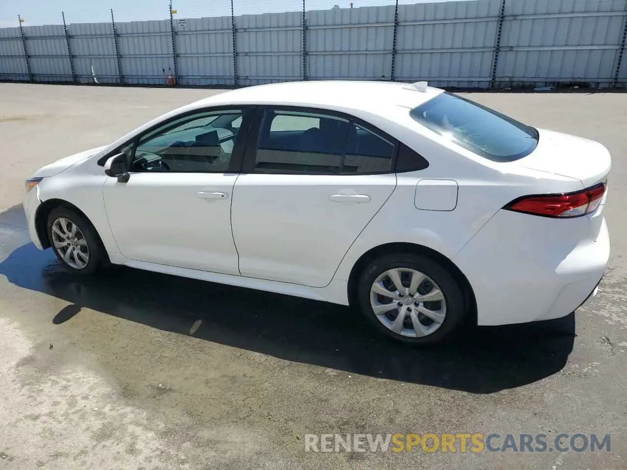 2 fotografías del automóvil dañado 5YFEPMAE6NP272682 TOYOTA COROLLA 2022
