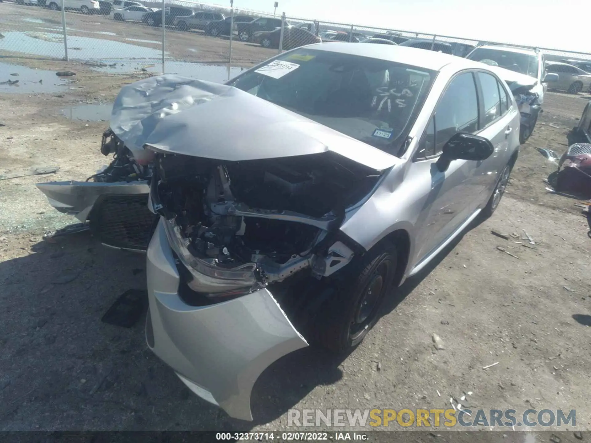 2 fotografías del automóvil dañado 5YFEPMAE6NP296092 TOYOTA COROLLA 2022