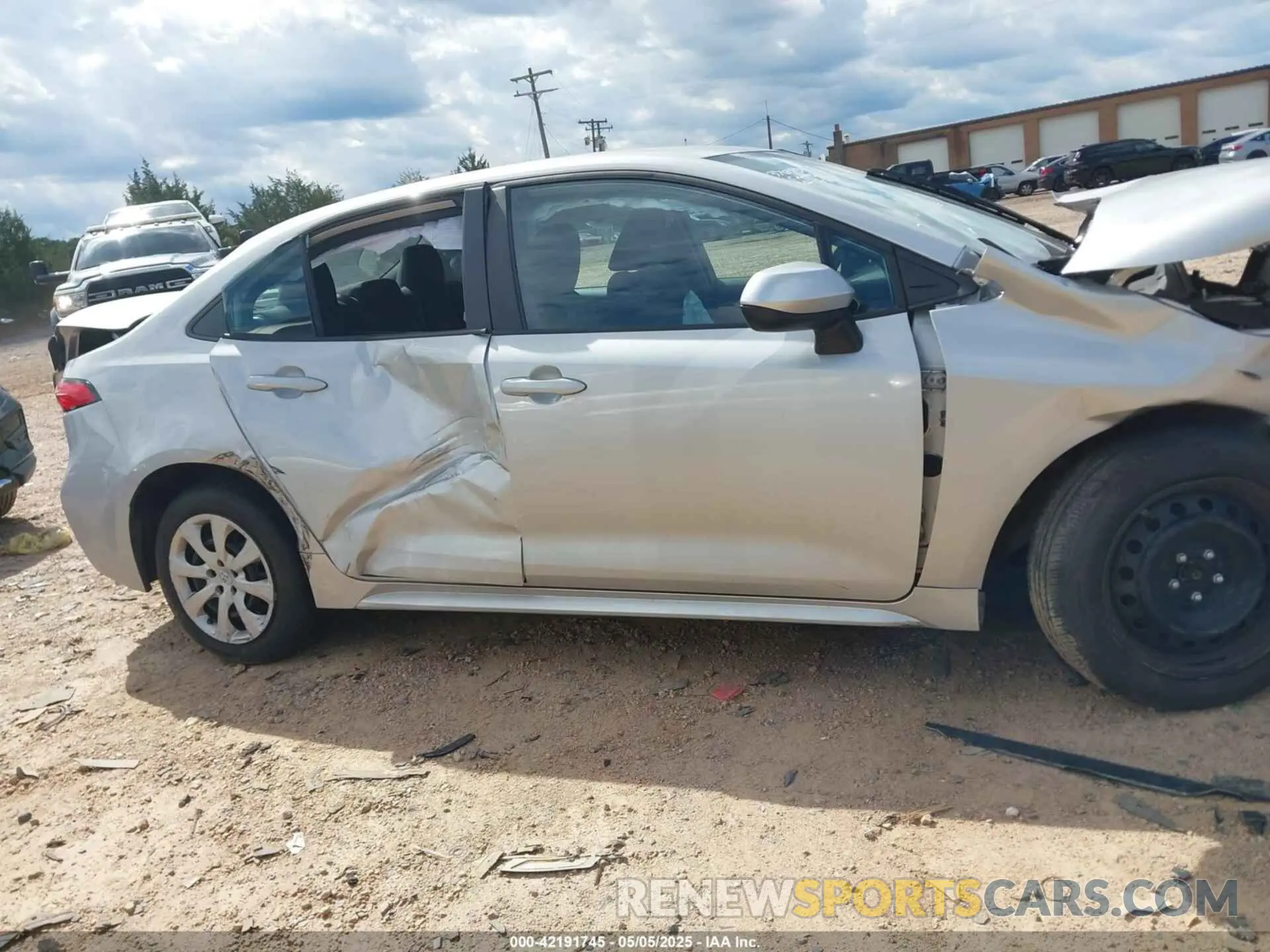 13 fotografías del automóvil dañado 5YFEPMAE6NP370739 TOYOTA COROLLA 2022