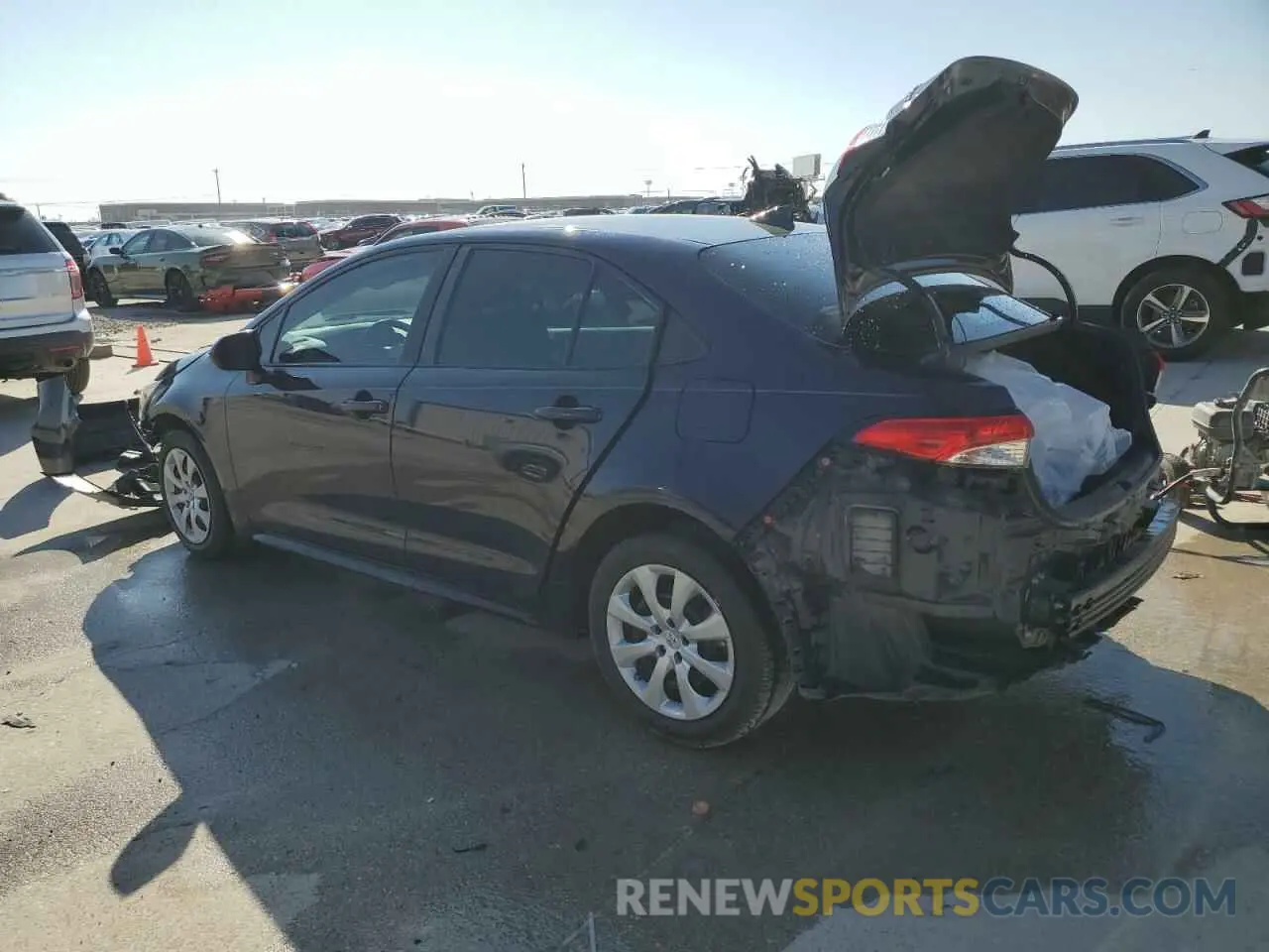 2 fotografías del automóvil dañado 5YFEPMAE6NP375715 TOYOTA COROLLA 2022