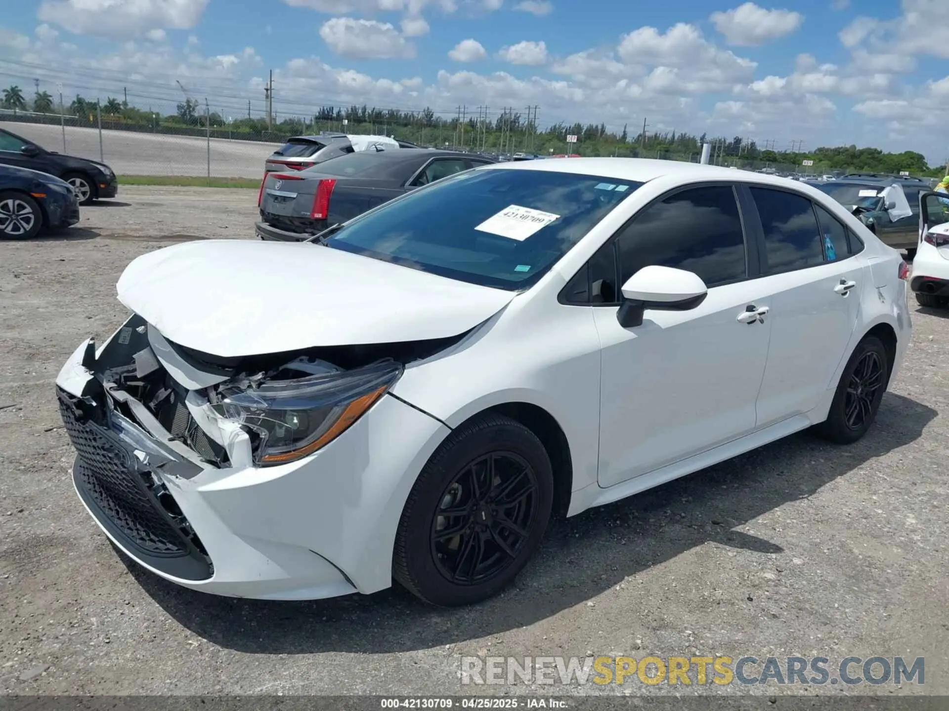 2 fotografías del automóvil dañado 5YFEPMAE6NP389890 TOYOTA COROLLA 2022