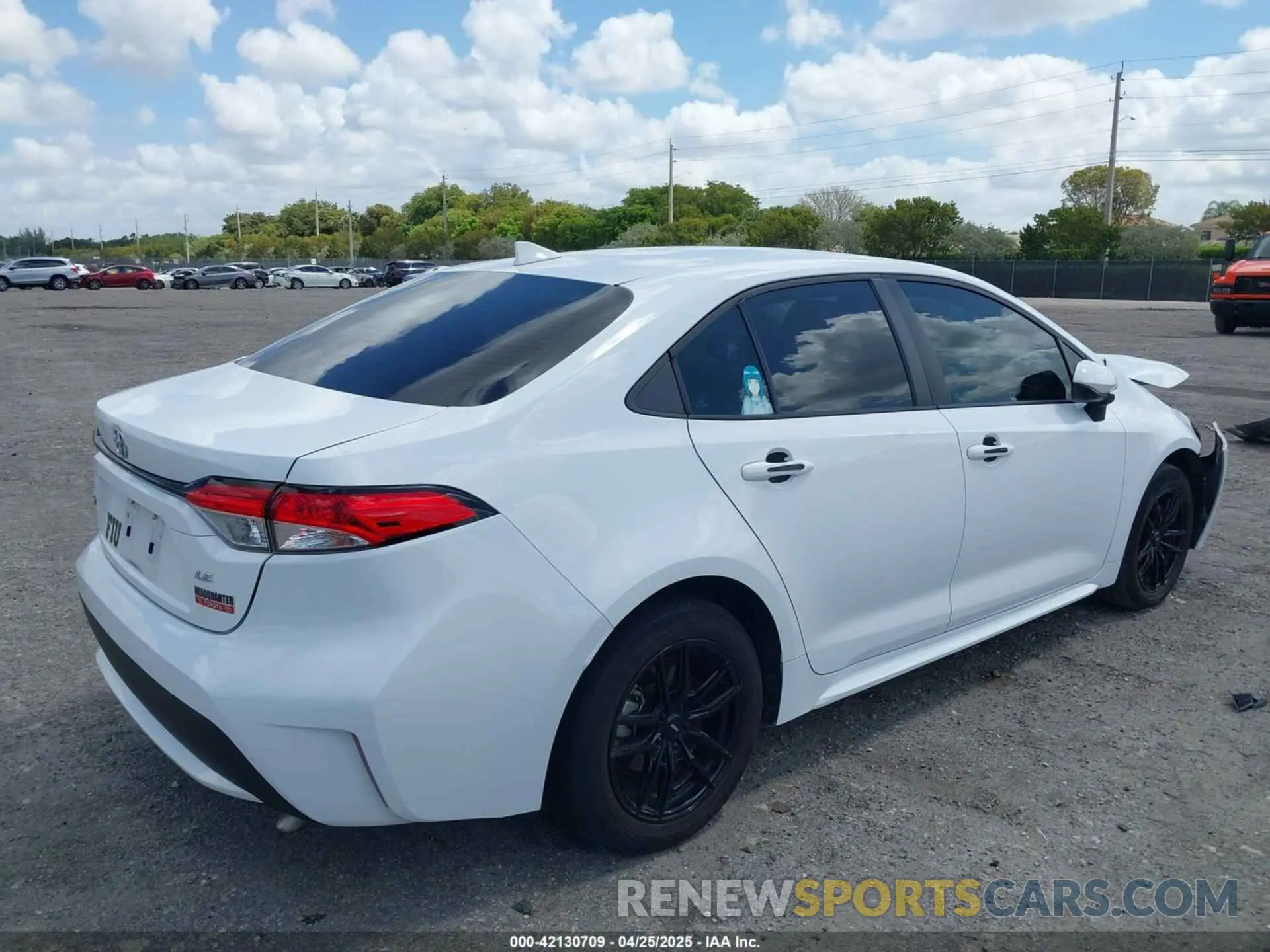 4 fotografías del automóvil dañado 5YFEPMAE6NP389890 TOYOTA COROLLA 2022