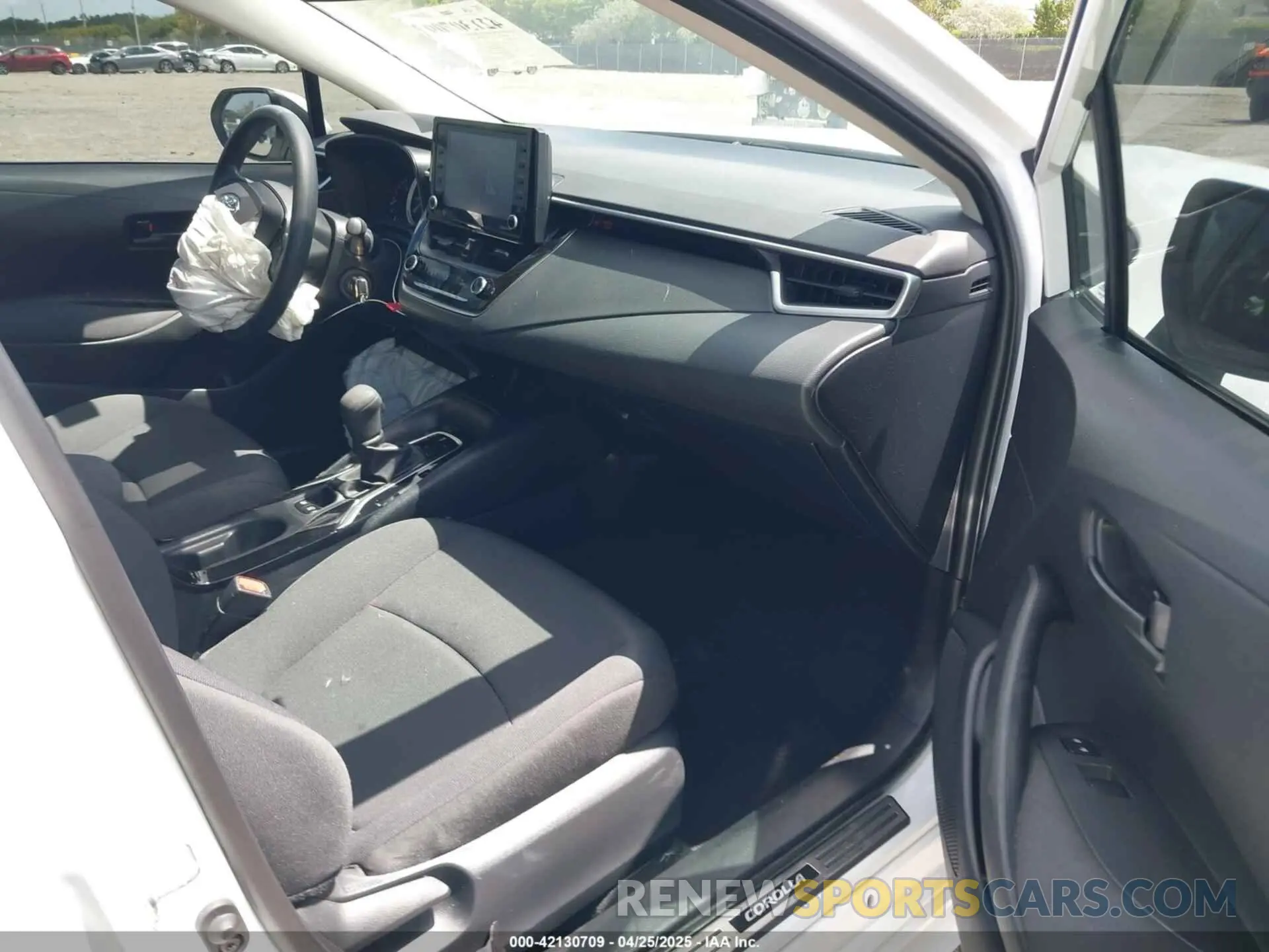 5 fotografías del automóvil dañado 5YFEPMAE6NP389890 TOYOTA COROLLA 2022