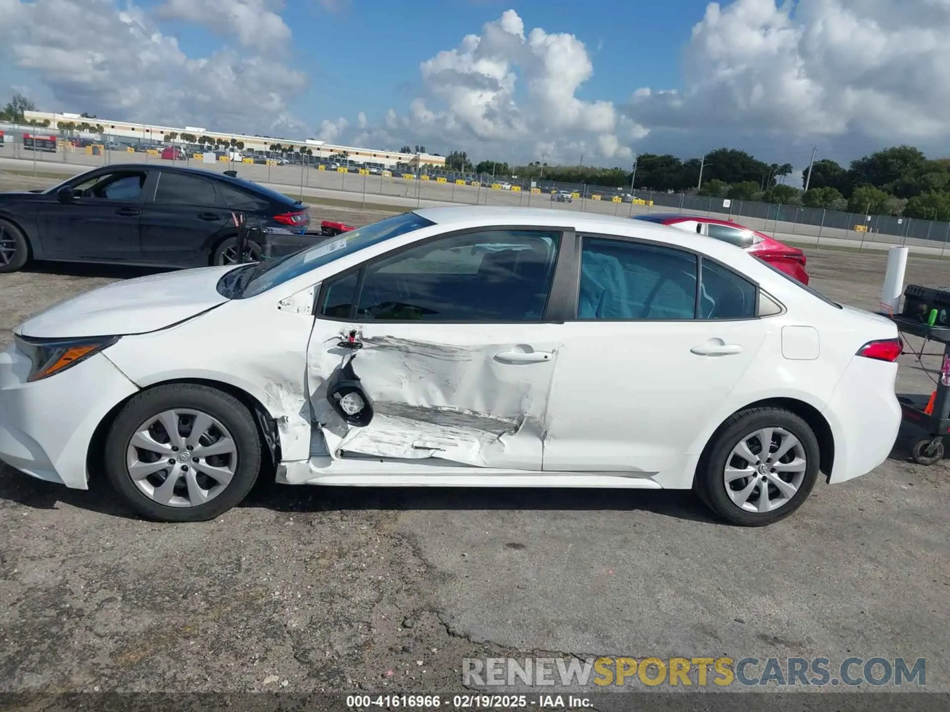 14 fotografías del automóvil dañado 5YFEPMAE7NP284551 TOYOTA COROLLA 2022