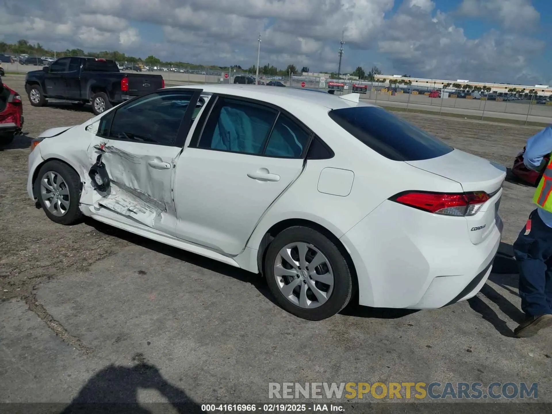 3 fotografías del automóvil dañado 5YFEPMAE7NP284551 TOYOTA COROLLA 2022