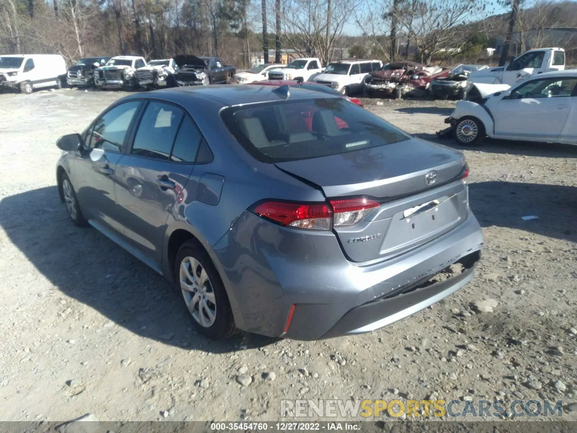 3 fotografías del automóvil dañado 5YFEPMAE7NP302482 TOYOTA COROLLA 2022