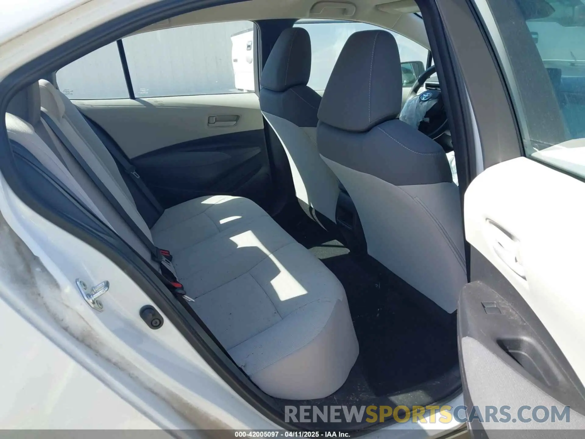 8 fotografías del automóvil dañado 5YFEPMAE7NP339872 TOYOTA COROLLA 2022