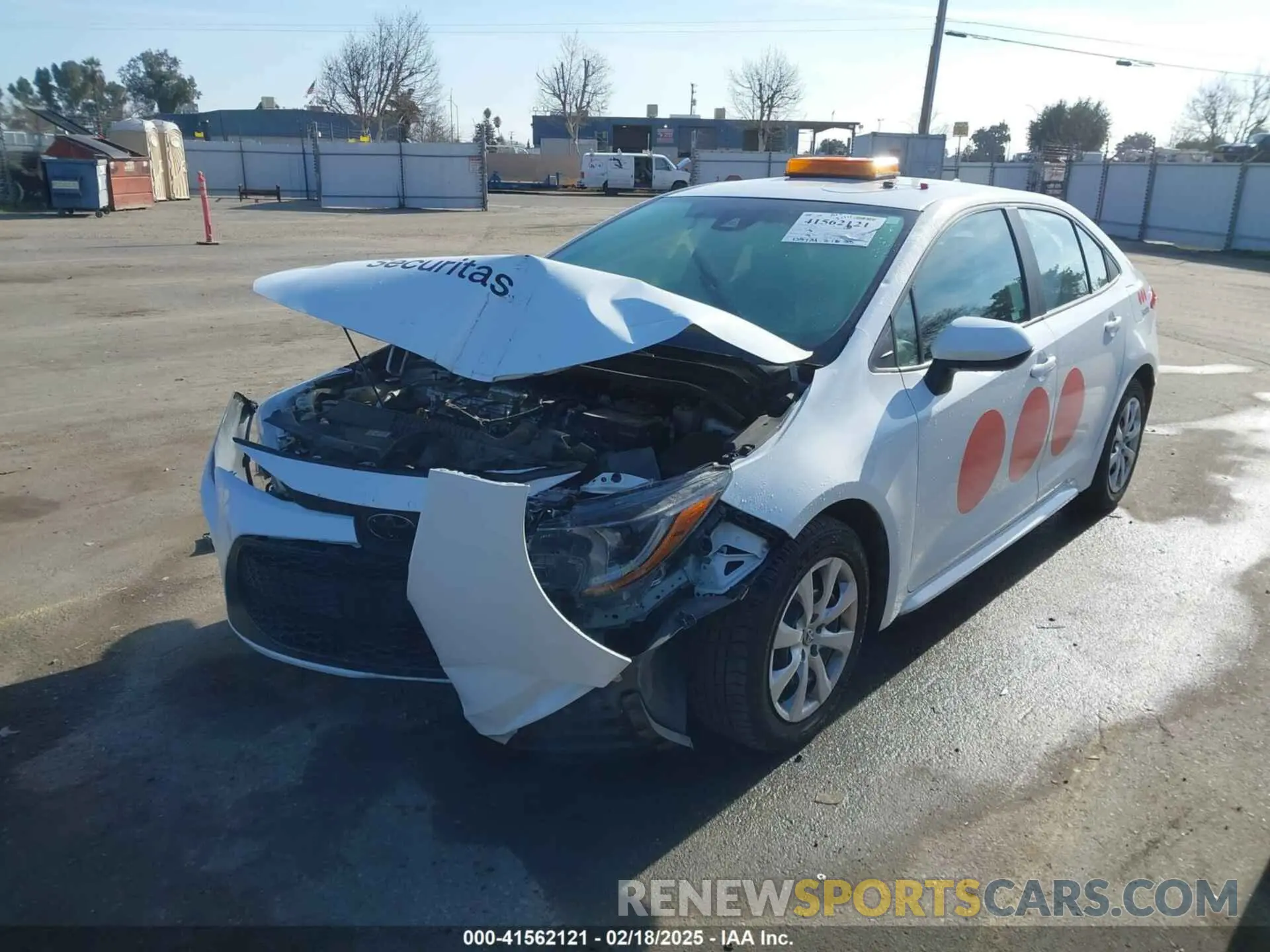 2 fotografías del automóvil dañado 5YFEPMAE7NP352511 TOYOTA COROLLA 2022