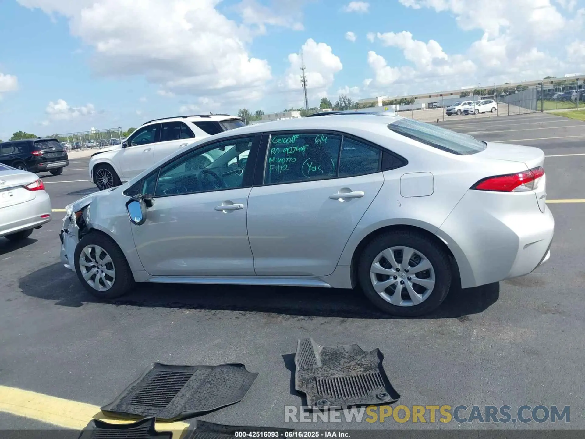 14 fotografías del automóvil dañado 5YFEPMAE7NP359748 TOYOTA COROLLA 2022