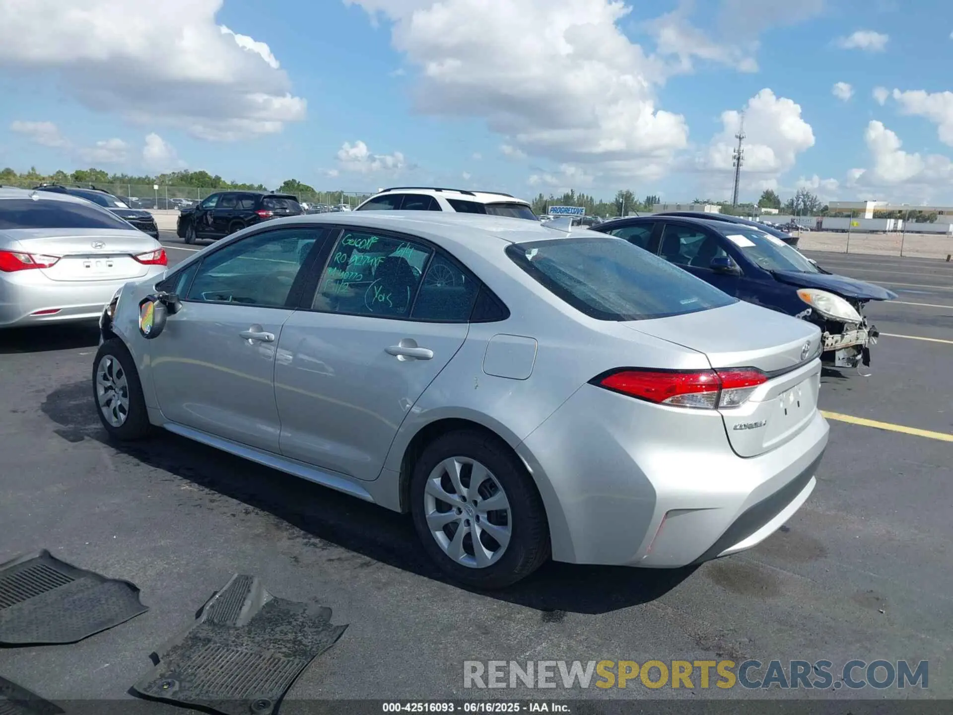 3 fotografías del automóvil dañado 5YFEPMAE7NP359748 TOYOTA COROLLA 2022