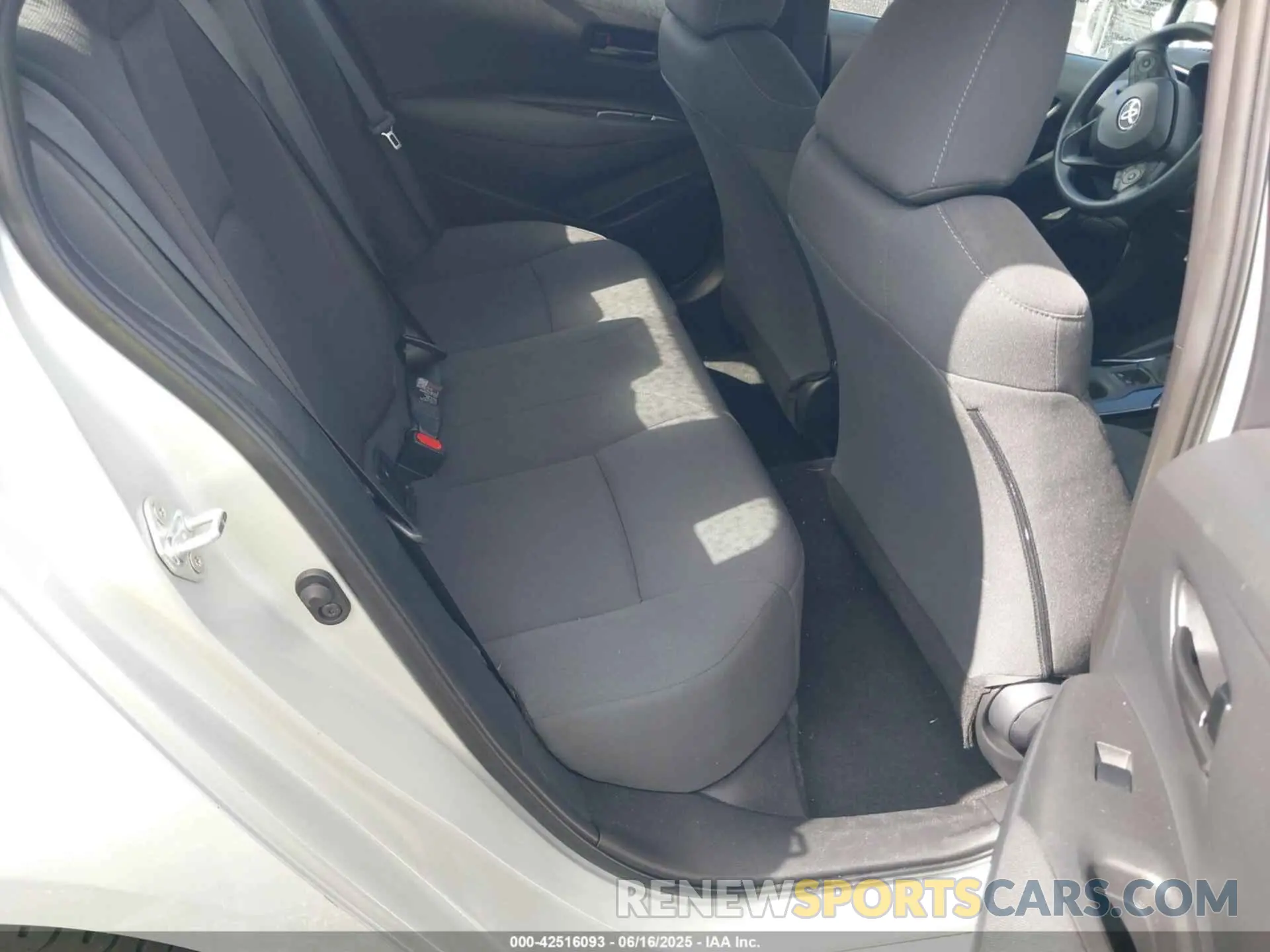 8 fotografías del automóvil dañado 5YFEPMAE7NP359748 TOYOTA COROLLA 2022