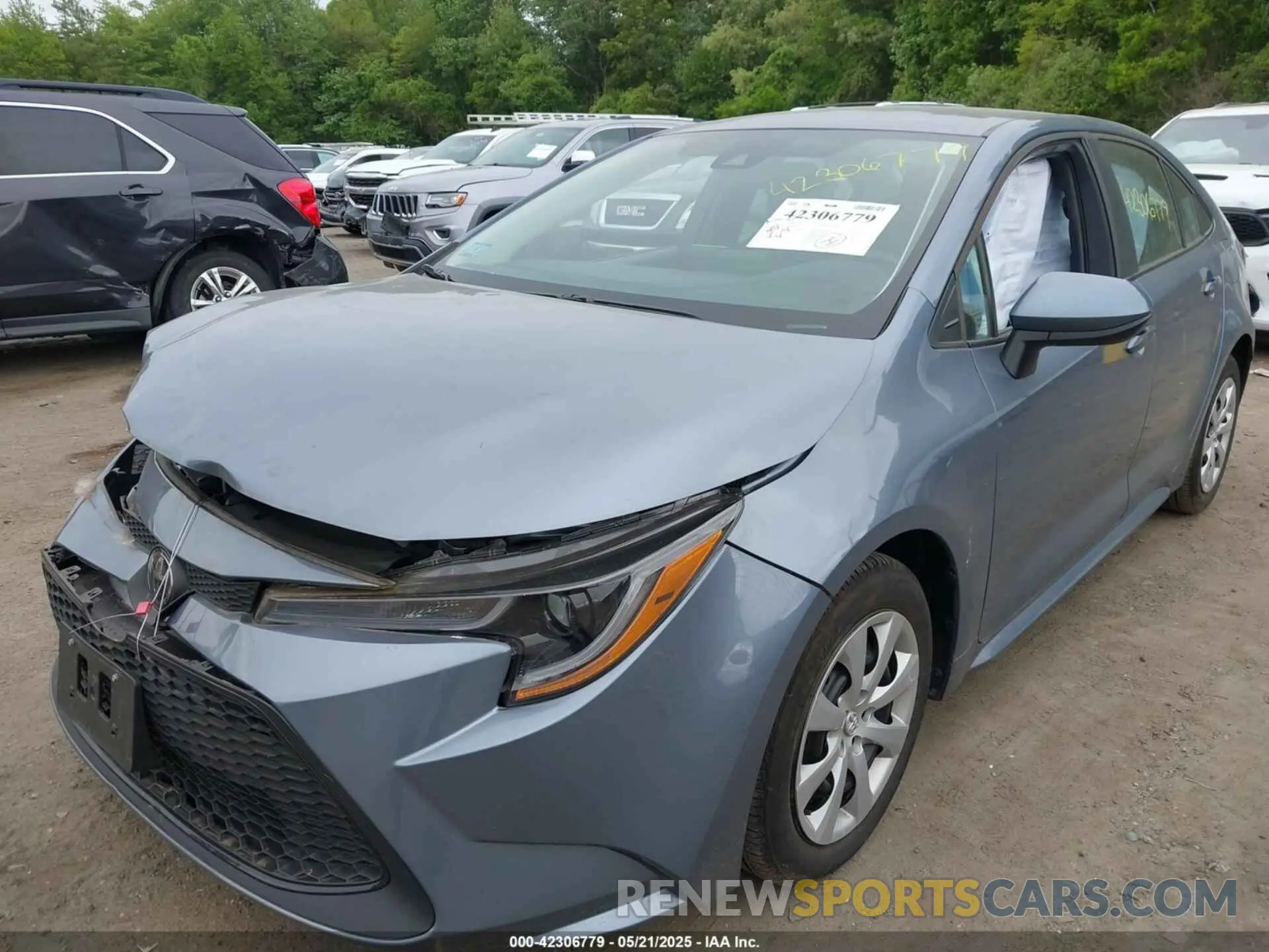 2 fotografías del automóvil dañado 5YFEPMAE7NP389915 TOYOTA COROLLA 2022