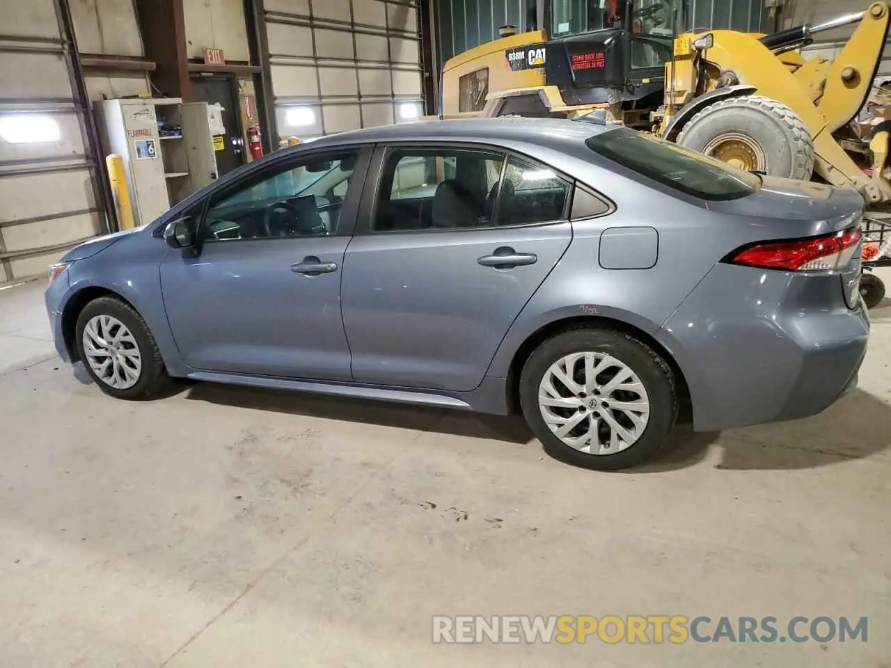 2 fotografías del automóvil dañado 5YFEPMAE7NP390501 TOYOTA COROLLA 2022