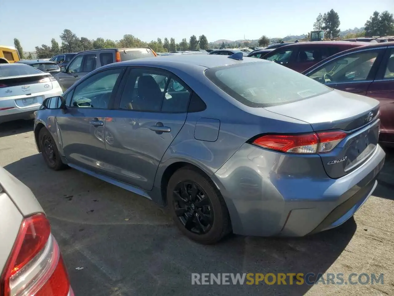 2 fotografías del automóvil dañado 5YFEPMAE8NP274580 TOYOTA COROLLA 2022