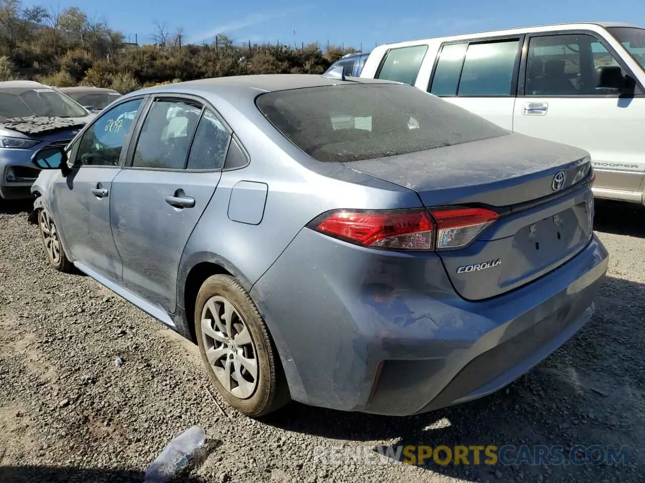2 fotografías del automóvil dañado 5YFEPMAE8NP276135 TOYOTA COROLLA 2022