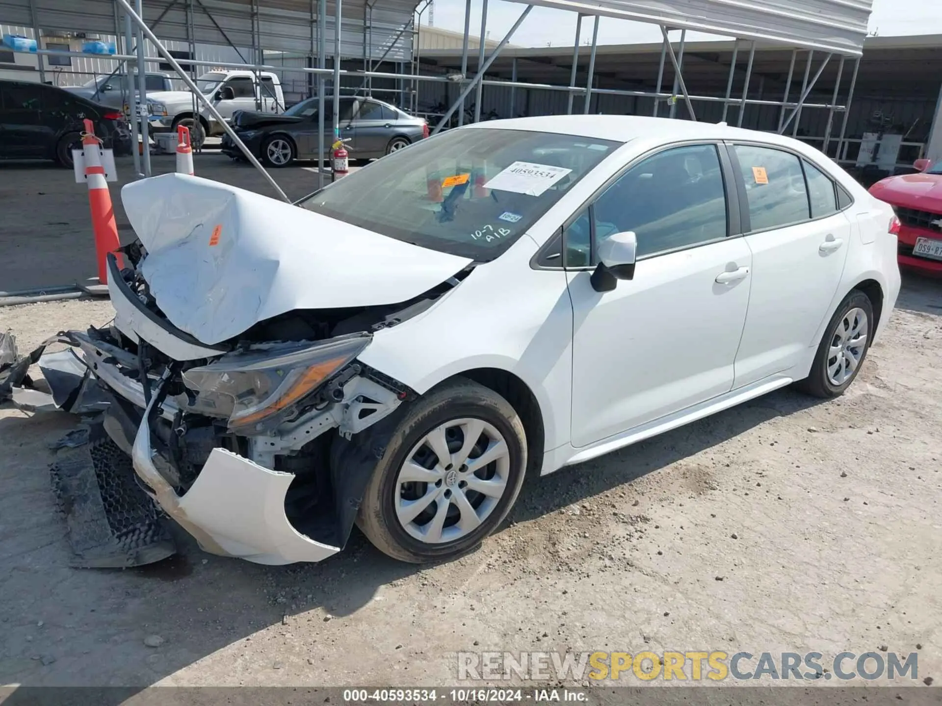 2 fotografías del automóvil dañado 5YFEPMAE8NP327875 TOYOTA COROLLA 2022