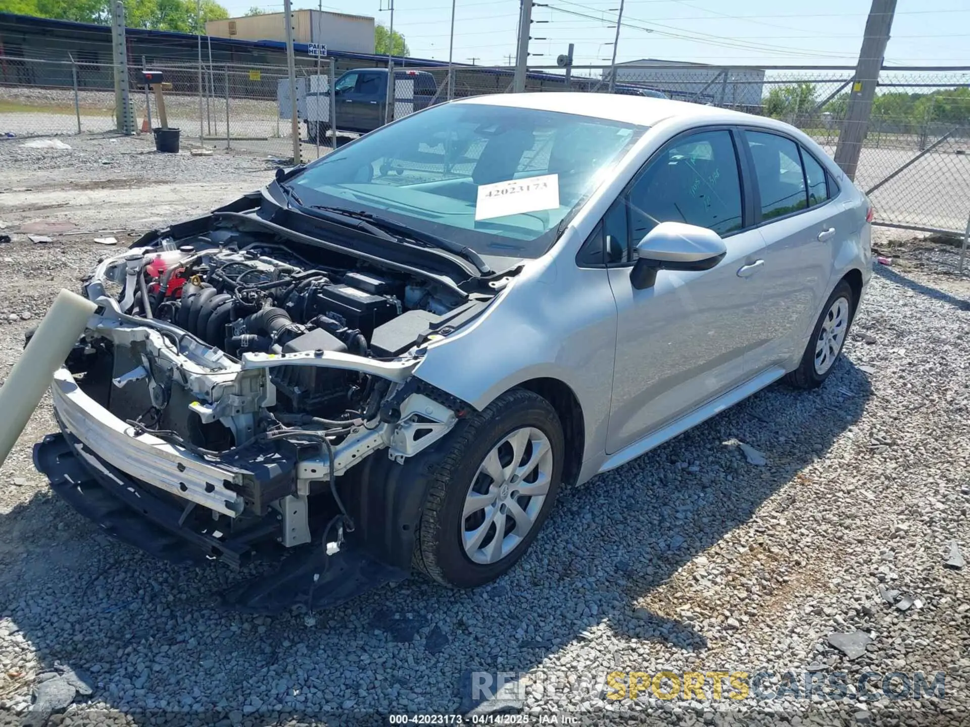 2 fotografías del automóvil dañado 5YFEPMAE8NP329299 TOYOTA COROLLA 2022
