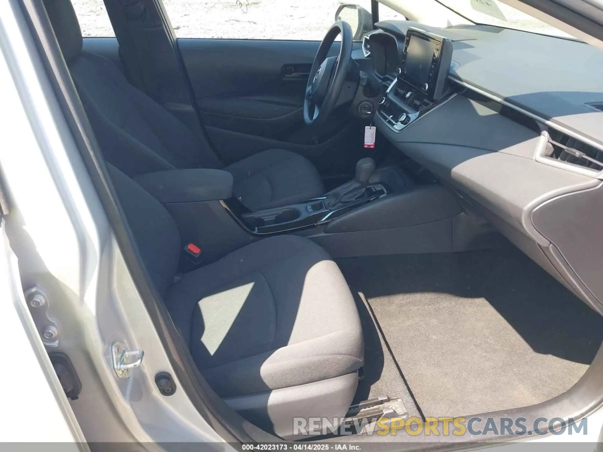 5 fotografías del automóvil dañado 5YFEPMAE8NP329299 TOYOTA COROLLA 2022